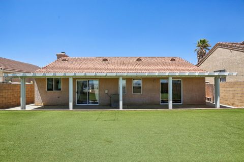 Single Family Residence in Rosamond CA 1024 Heatherfield Avenue 25.jpg