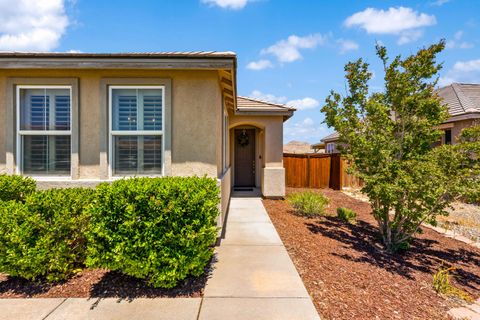 Single Family Residence in Rosamond CA 3211 Desert Moon Avenue 33.jpg