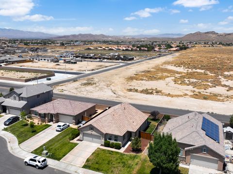 Single Family Residence in Rosamond CA 3211 Desert Moon Avenue 38.jpg