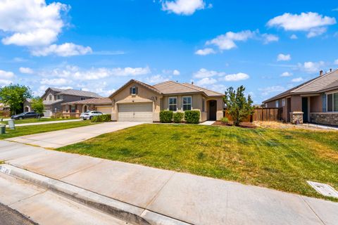 Single Family Residence in Rosamond CA 3211 Desert Moon Avenue.jpg