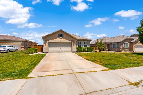 Single Family Residence in Rosamond CA 3211 Desert Moon Avenue 36.jpg
