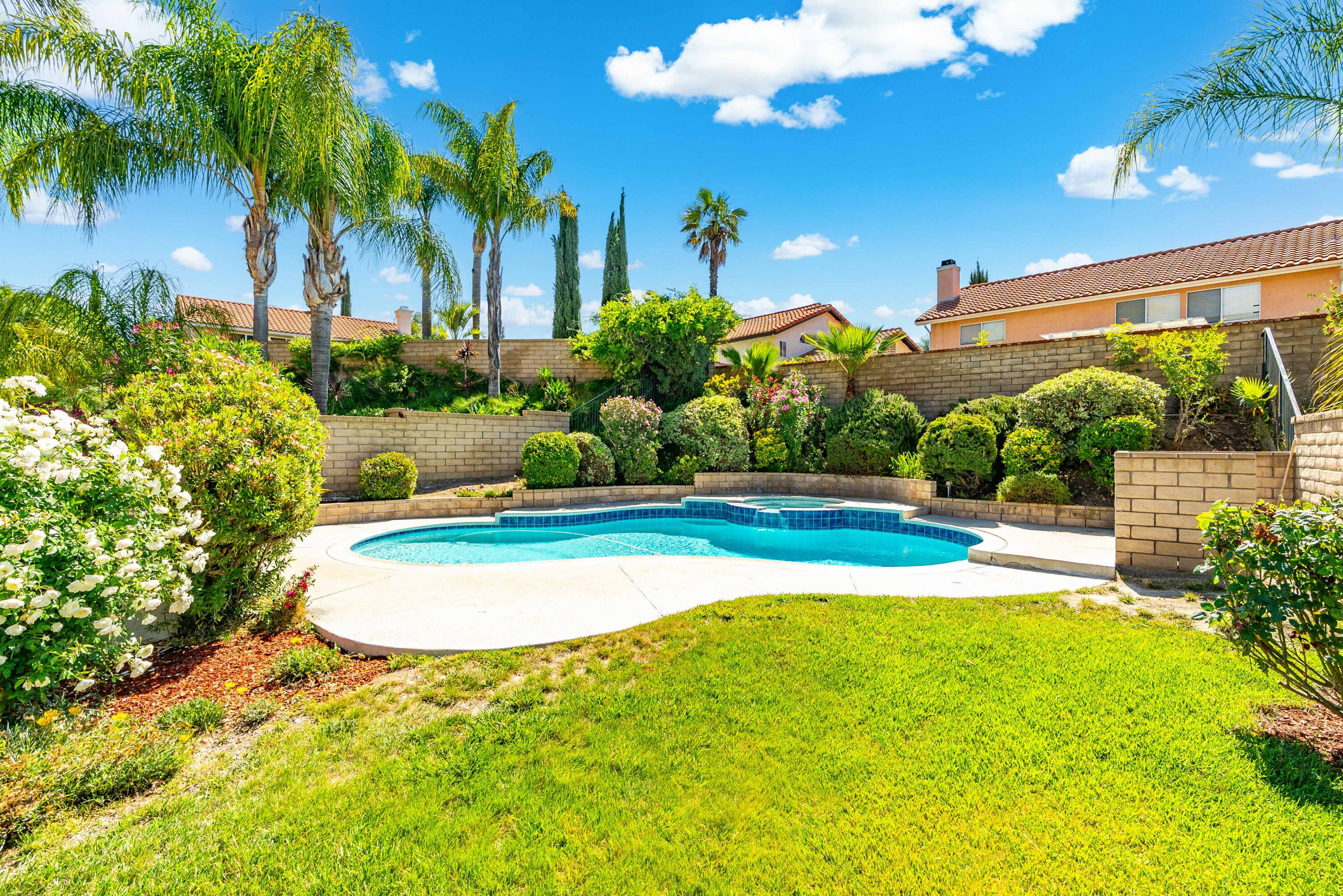 Santa Clarita, California 91390, United States, 4 Bedrooms Bedrooms, ,3 BathroomsBathrooms,Residential,Active,142971