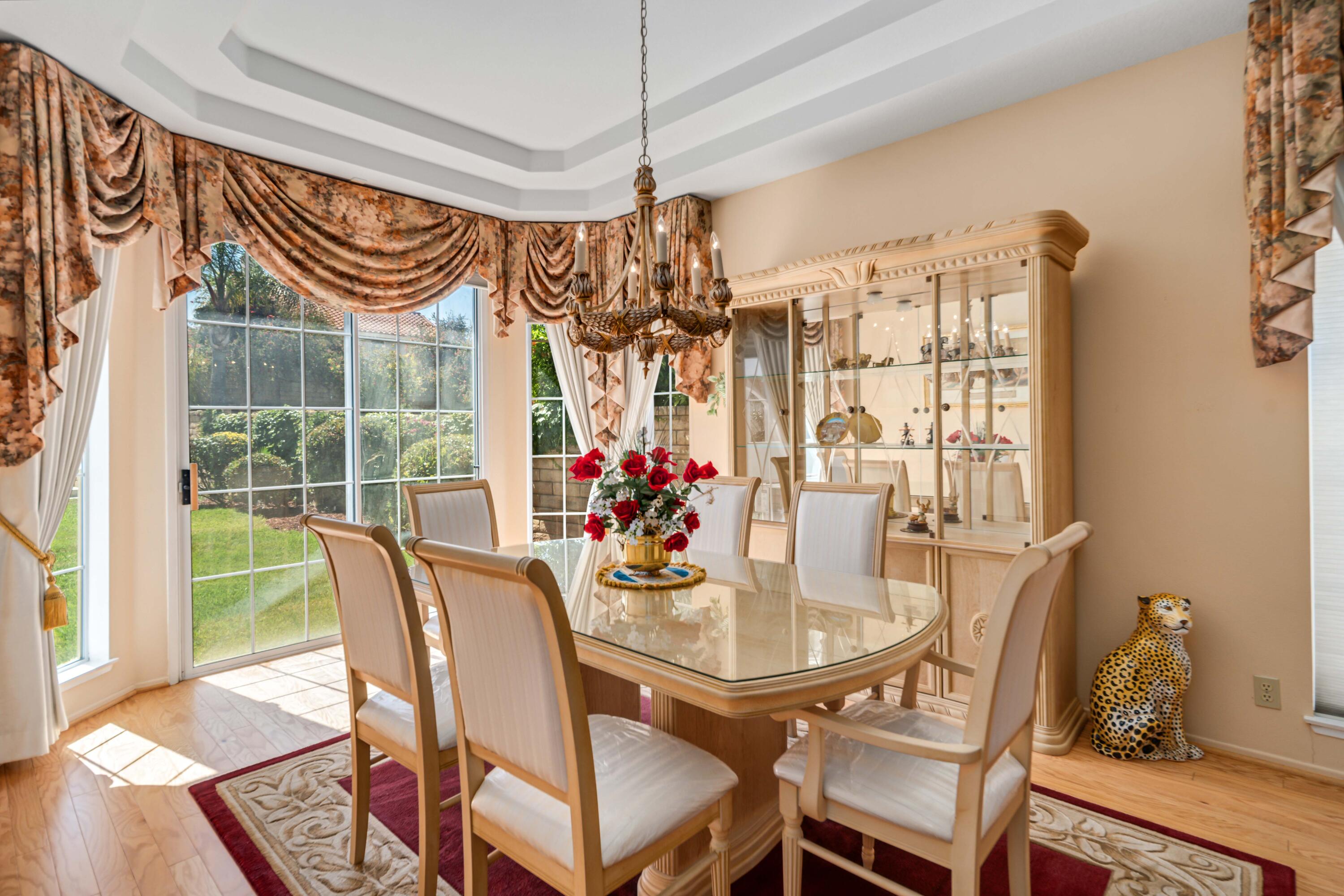 Santa Clarita, California 91390, United States, 4 Bedrooms Bedrooms, ,3 BathroomsBathrooms,Residential,Active,142971