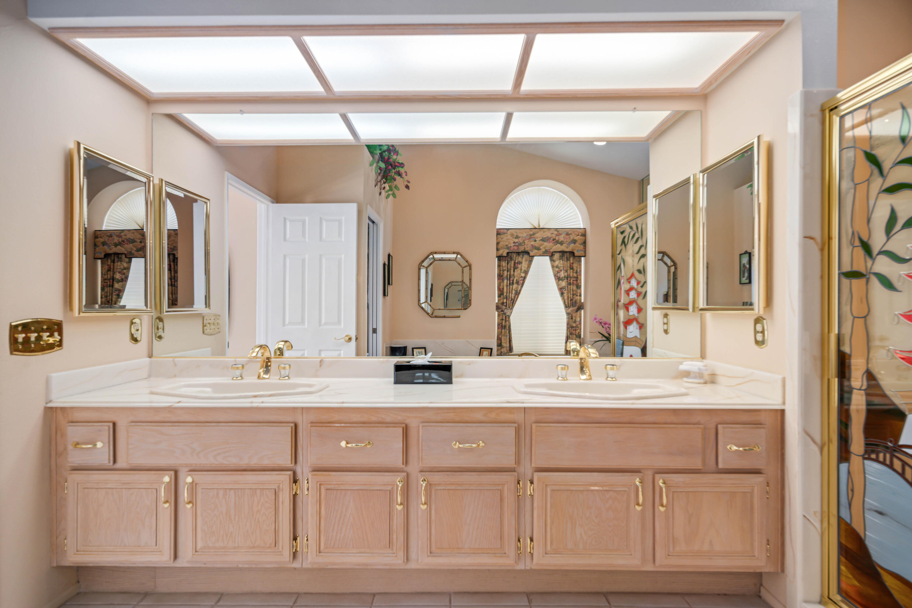 Santa Clarita, California 91390, United States, 4 Bedrooms Bedrooms, ,3 BathroomsBathrooms,Residential,Active,142971