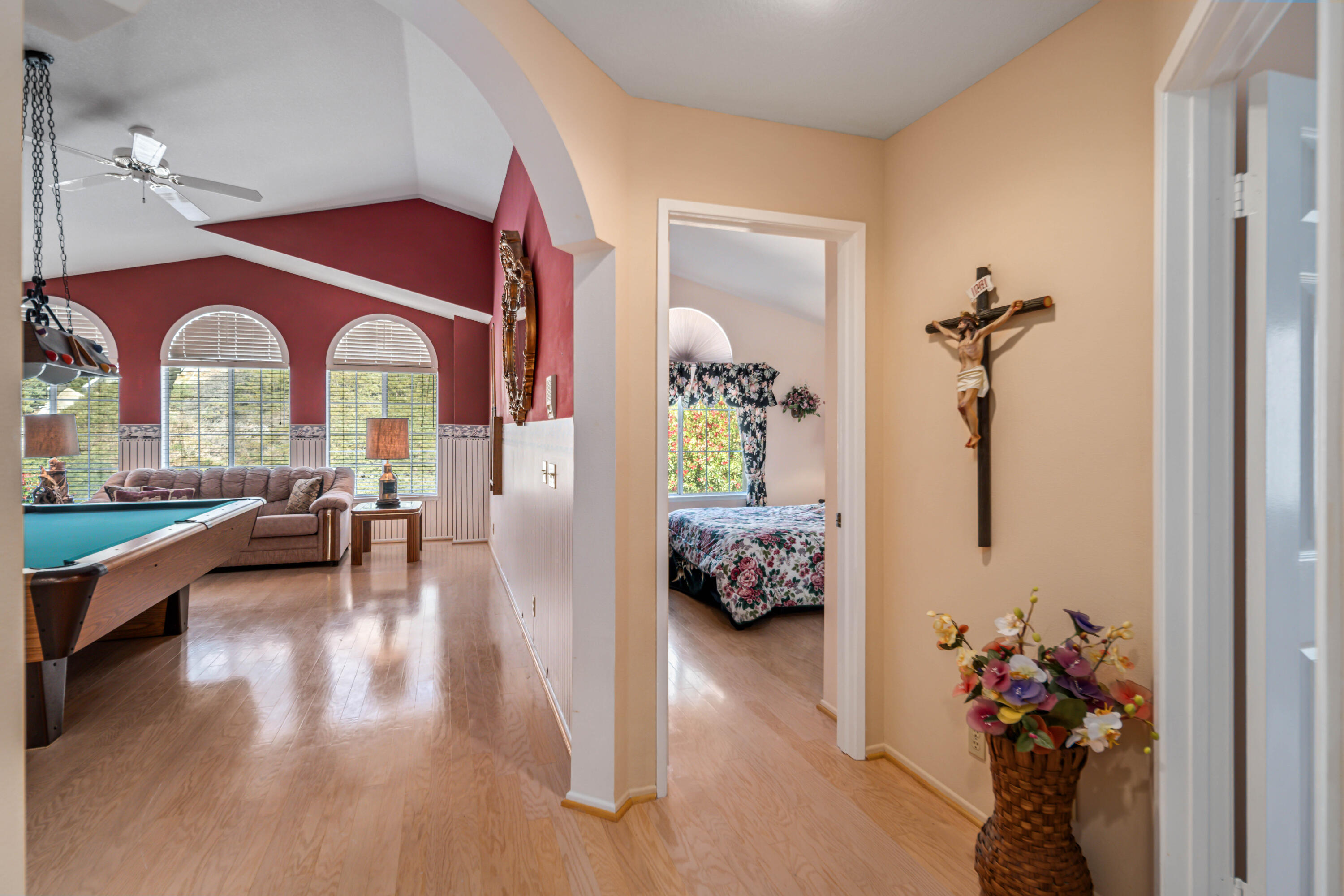 Santa Clarita, California 91390, United States, 4 Bedrooms Bedrooms, ,3 BathroomsBathrooms,Residential,Active,142971