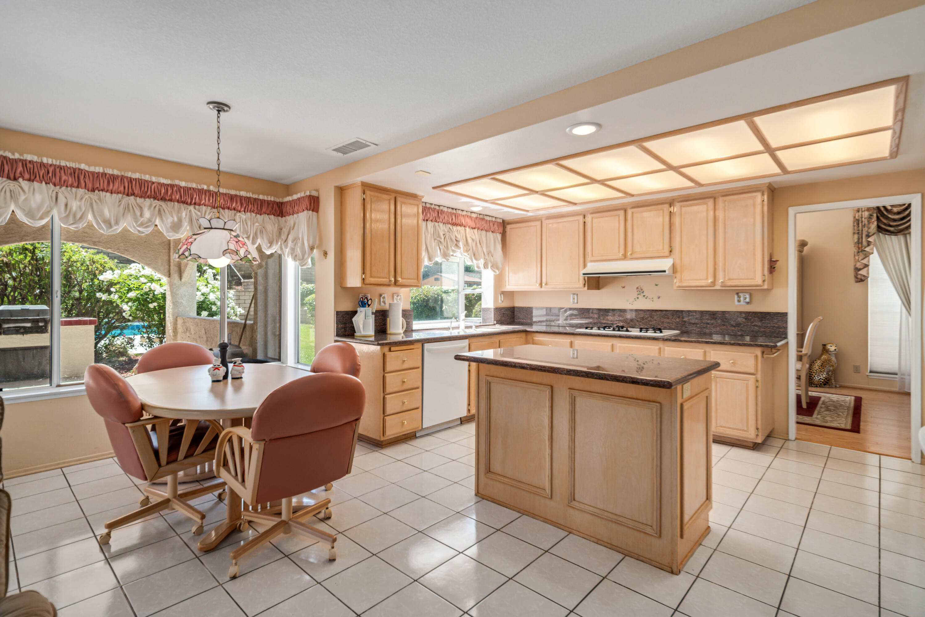 Santa Clarita, California 91390, United States, 4 Bedrooms Bedrooms, ,3 BathroomsBathrooms,Residential,Active,142971