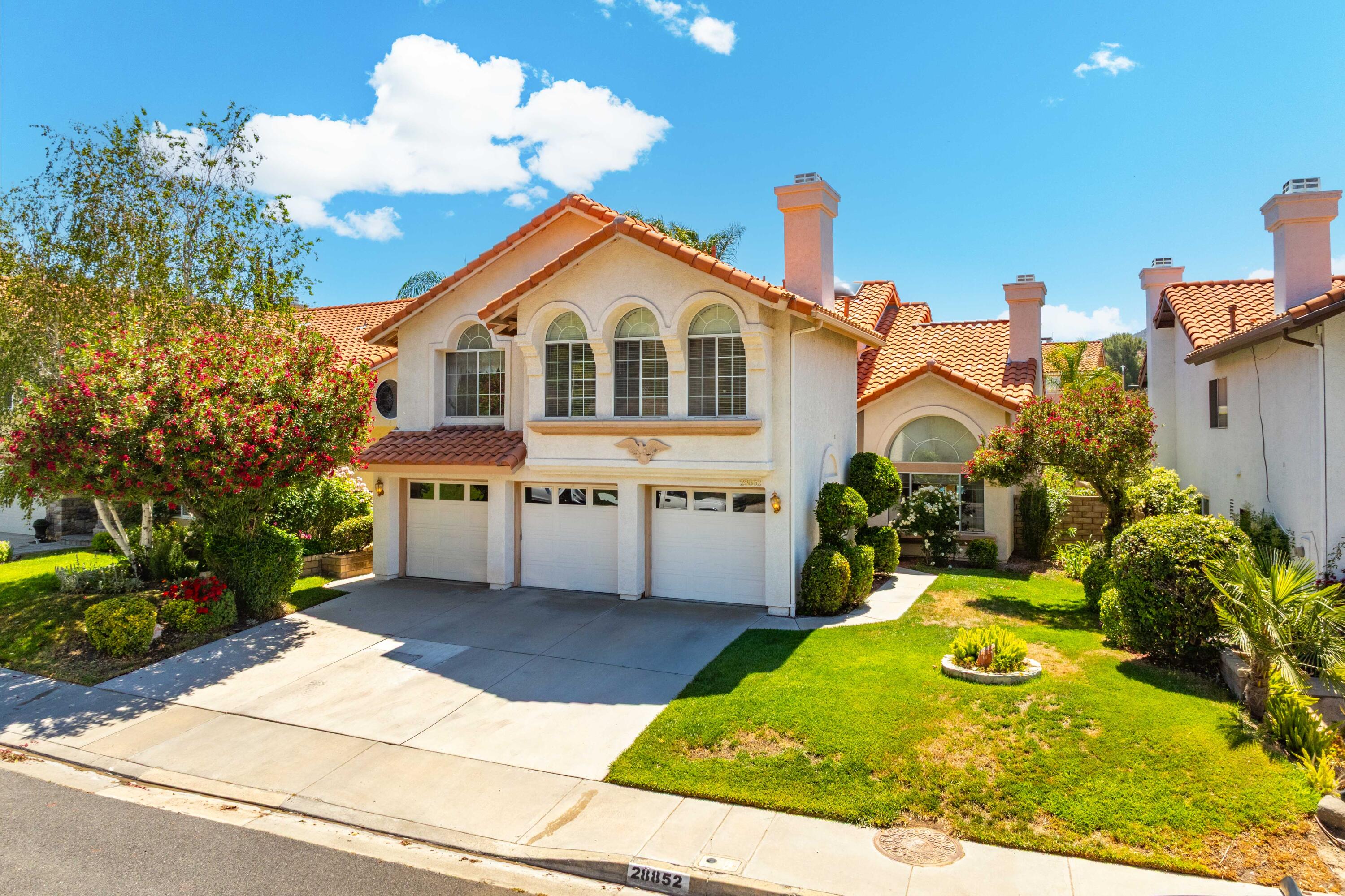 Santa Clarita, California 91390, United States, 4 Bedrooms Bedrooms, ,3 BathroomsBathrooms,Residential,Active,142971