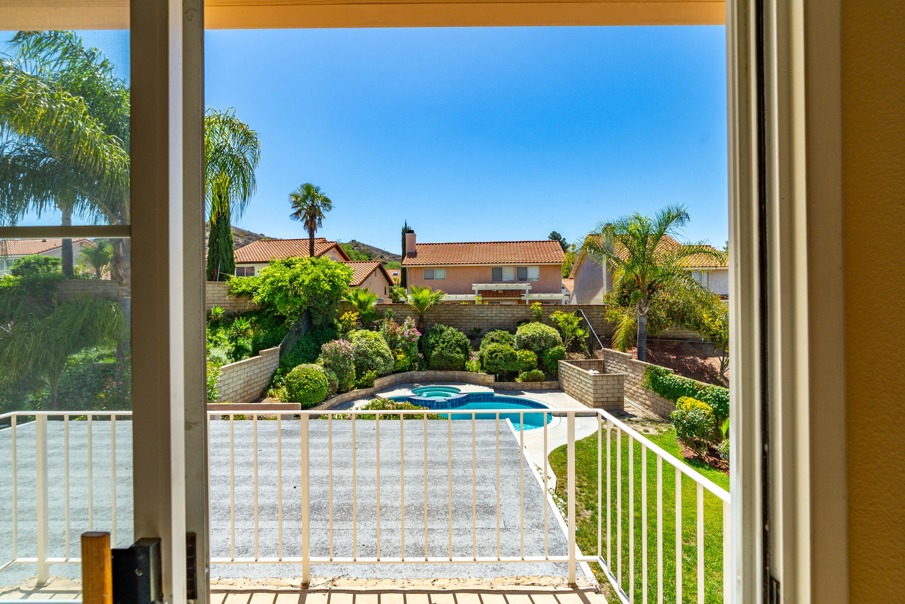 Santa Clarita, California 91390, United States, 4 Bedrooms Bedrooms, ,3 BathroomsBathrooms,Residential,Active,142971