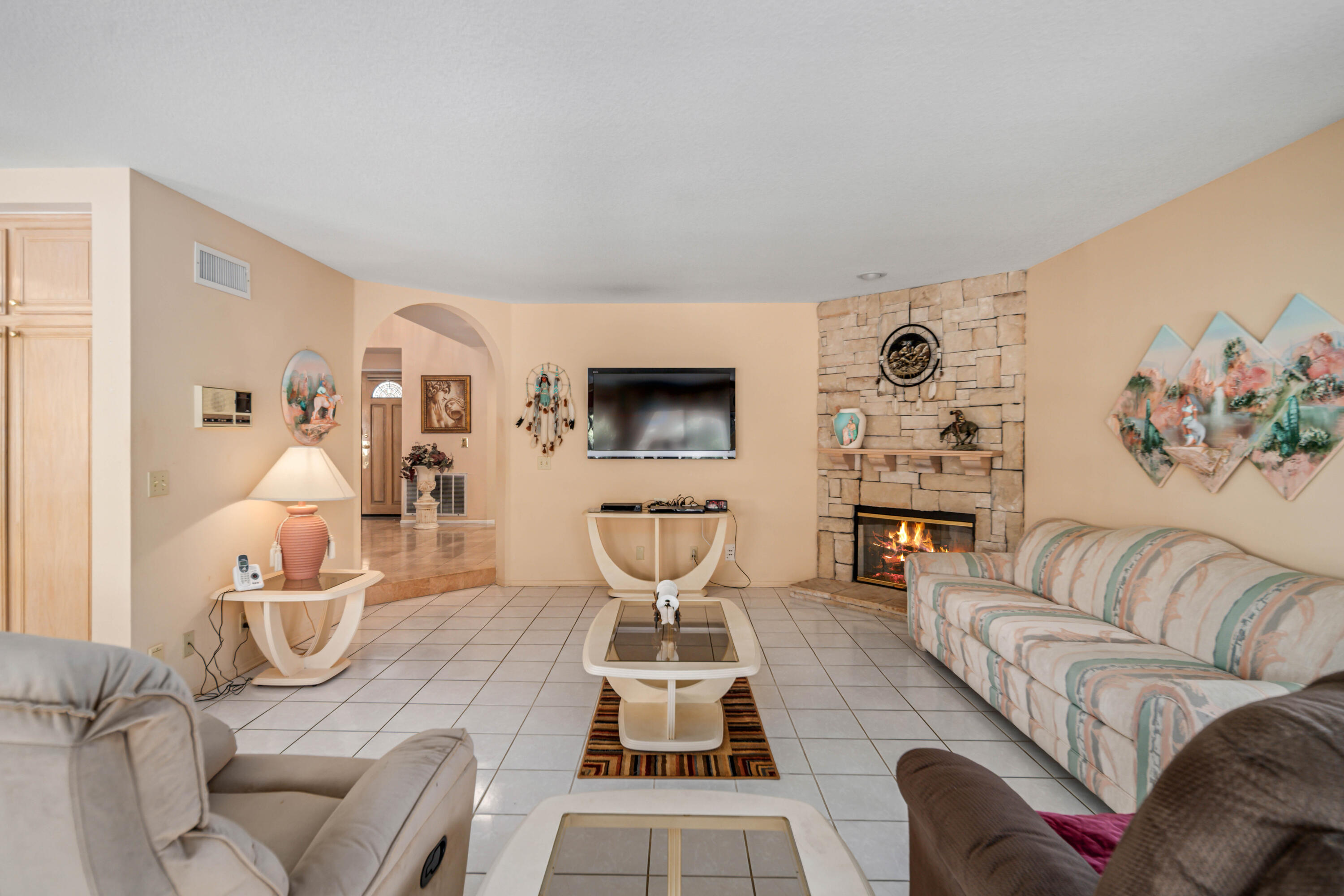 Santa Clarita, California 91390, United States, 4 Bedrooms Bedrooms, ,3 BathroomsBathrooms,Residential,Active,142971