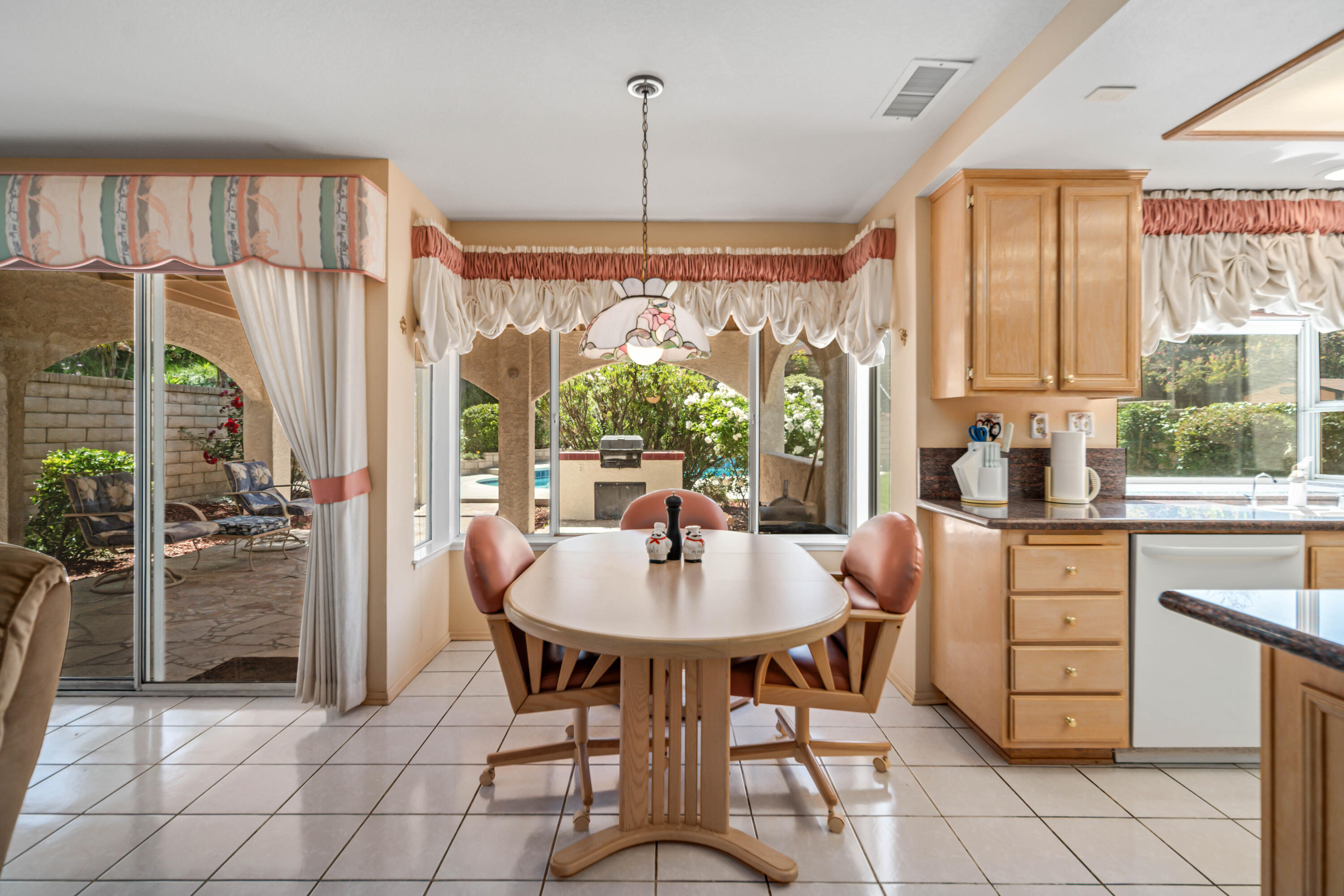 Santa Clarita, California 91390, United States, 4 Bedrooms Bedrooms, ,3 BathroomsBathrooms,Residential,Active,142971