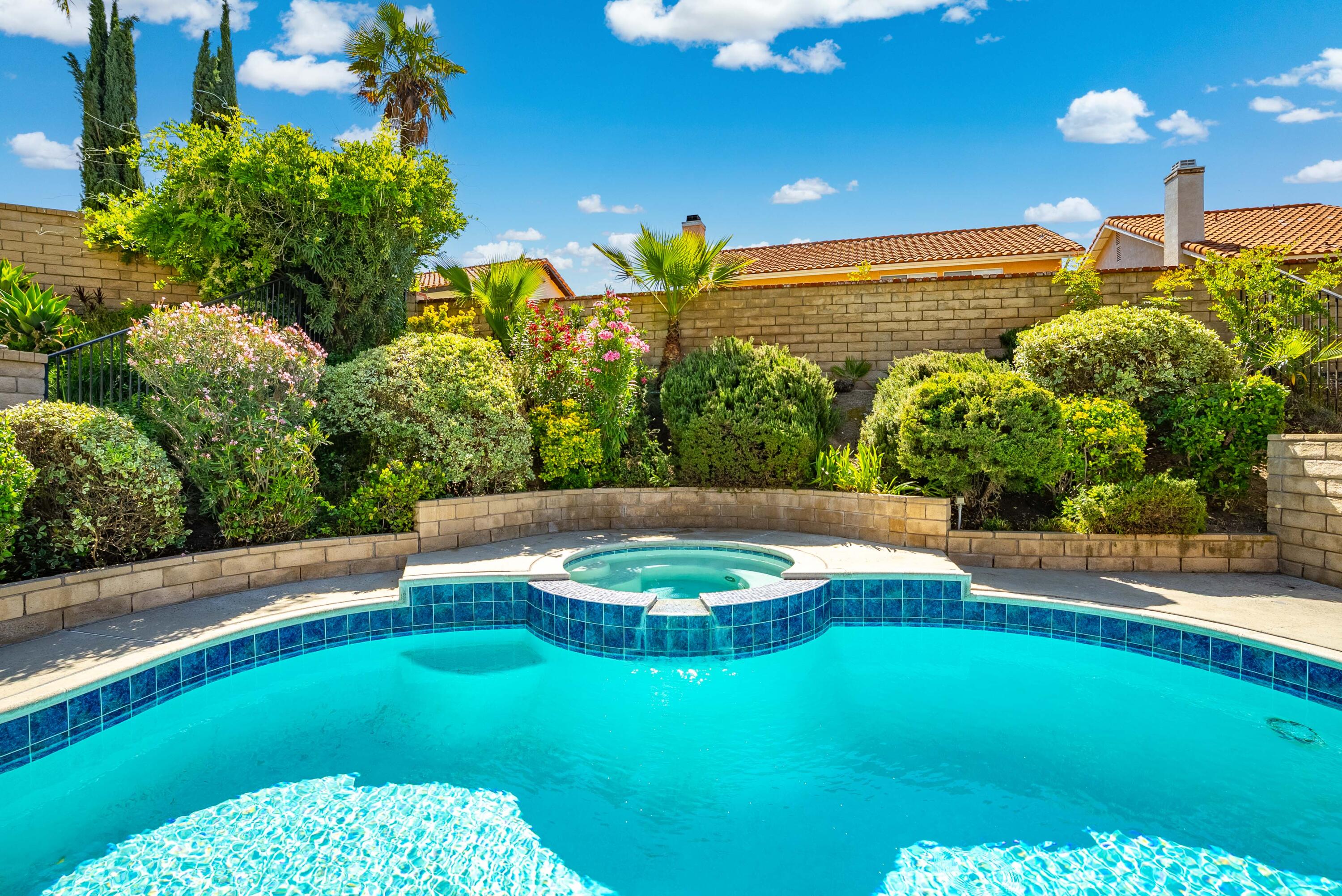 Santa Clarita, California 91390, United States, 4 Bedrooms Bedrooms, ,3 BathroomsBathrooms,Residential,Active,142971