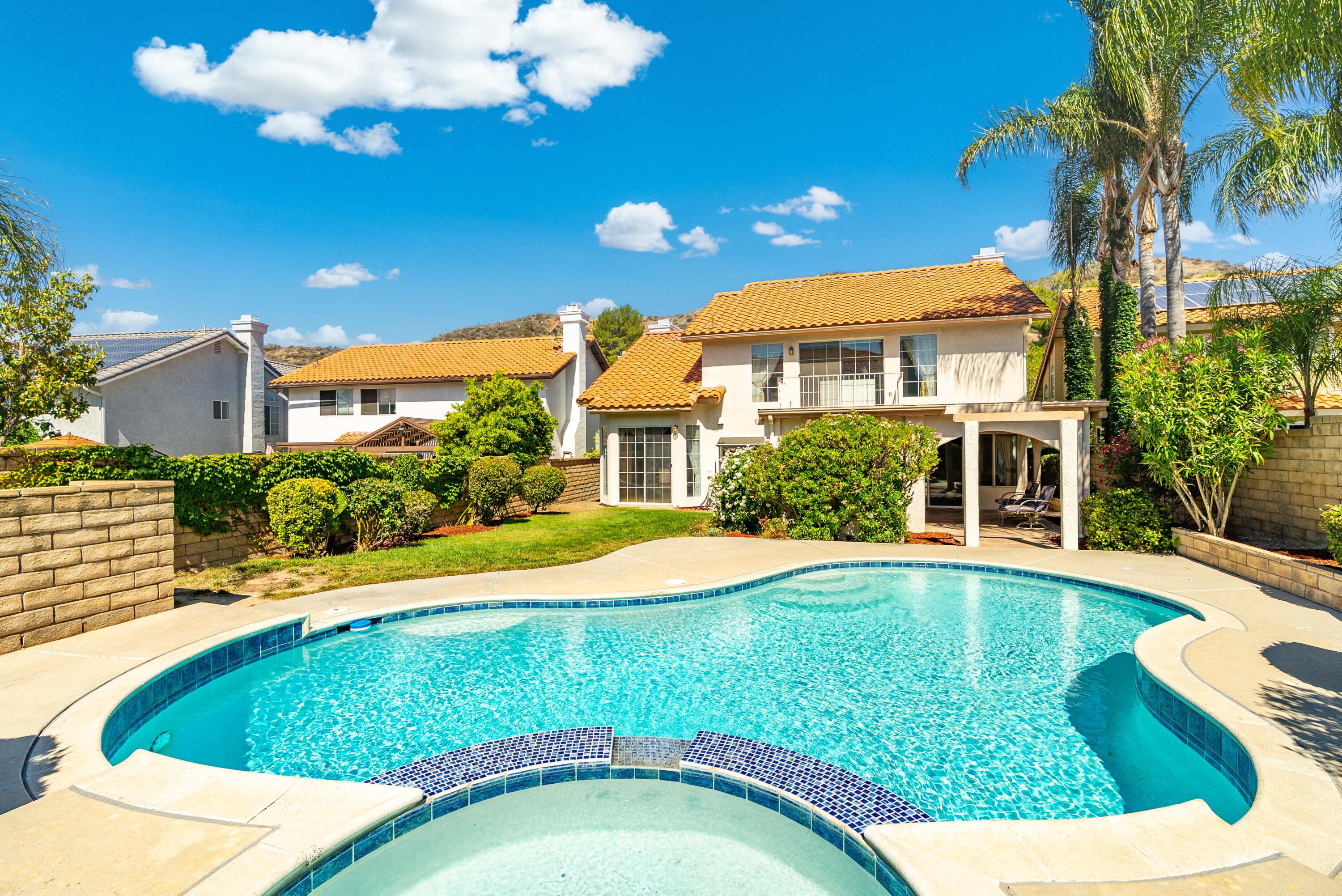 Santa Clarita, California 91390, United States, 4 Bedrooms Bedrooms, ,3 BathroomsBathrooms,Residential,Active,142971