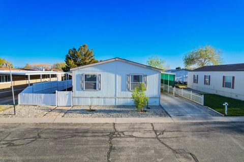 Mobile Home in Rosamond CA 2016 Windbreak Drive.jpg