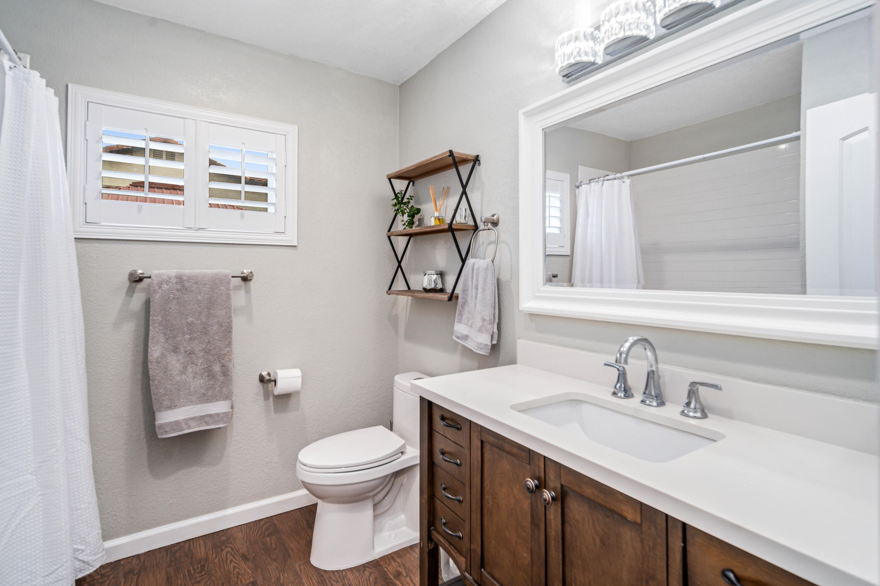 Palmdale, California 93551, United States, 5 Bedrooms Bedrooms, ,3 BathroomsBathrooms,Residential,Active,81884