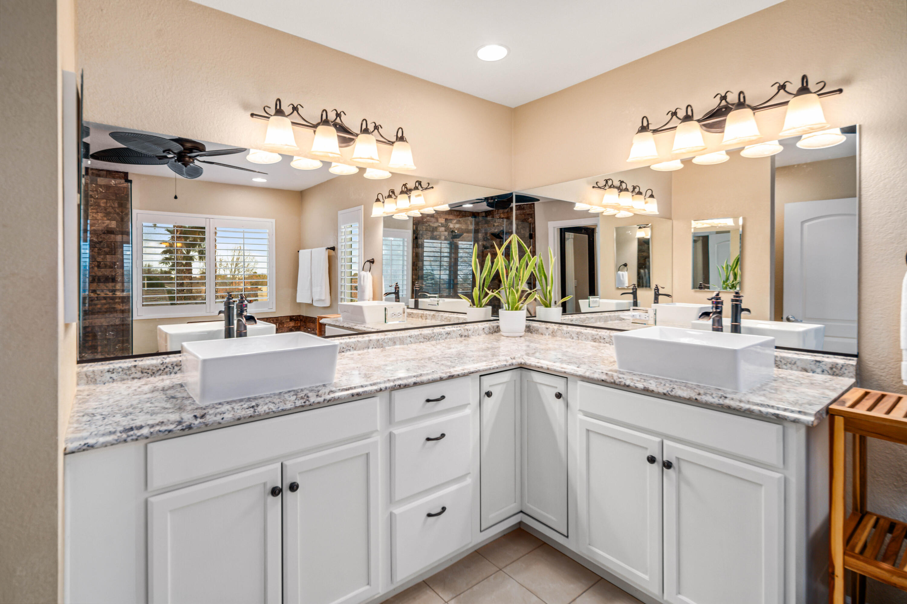 Palmdale, California 93551, United States, 5 Bedrooms Bedrooms, ,3 BathroomsBathrooms,Residential,Active,81884