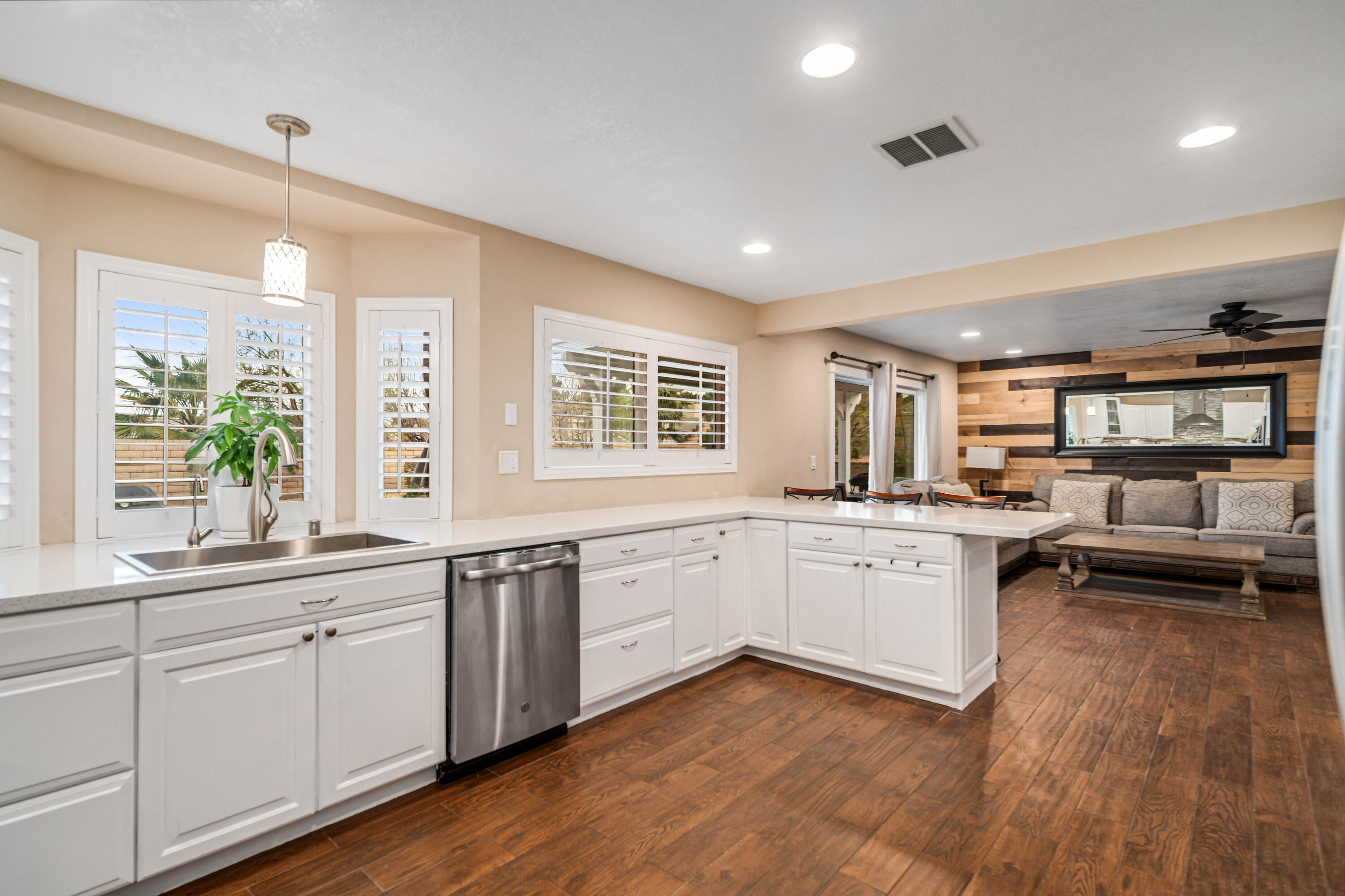 Palmdale, California 93551, United States, 5 Bedrooms Bedrooms, ,3 BathroomsBathrooms,Residential,Active,81884