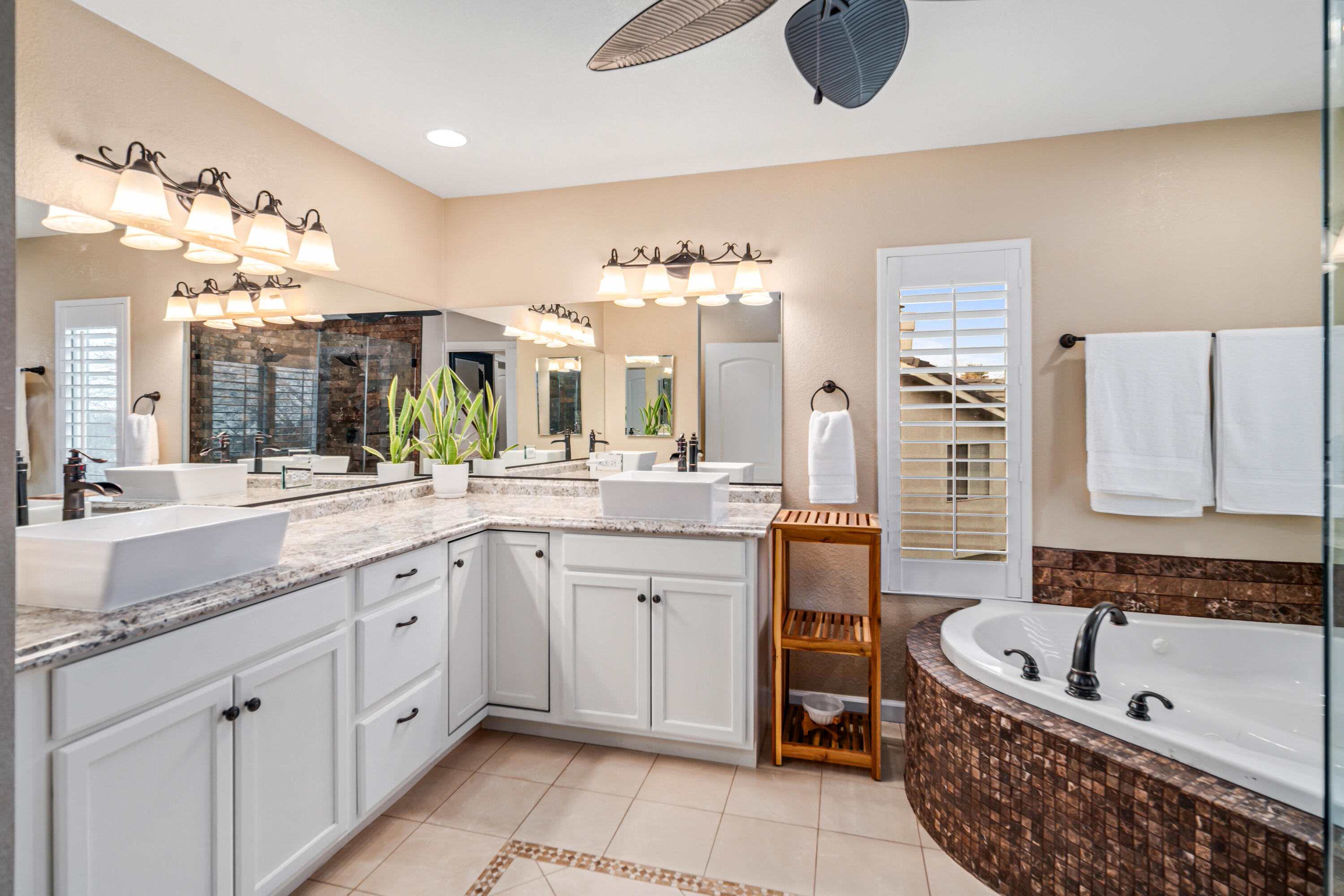 Palmdale, California 93551, United States, 5 Bedrooms Bedrooms, ,3 BathroomsBathrooms,Residential,Active,81884