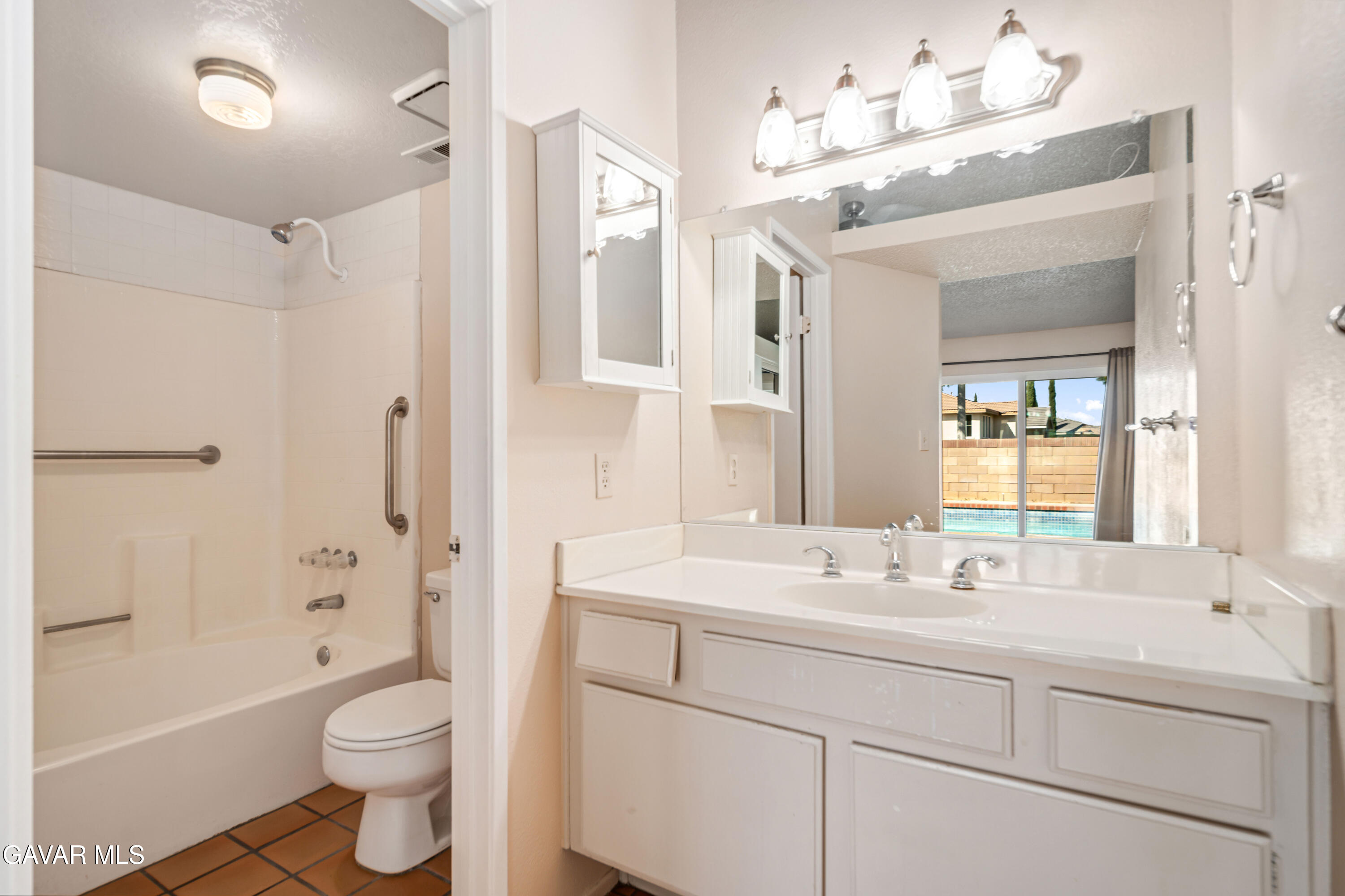 Palmdale, California 93551, United States, 4 Bedrooms Bedrooms, ,2 BathroomsBathrooms,Residential,Active,208990