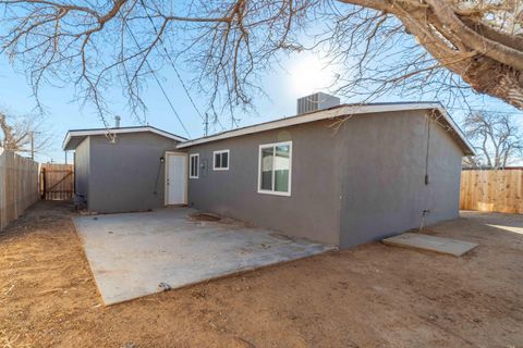 A home in Mojave