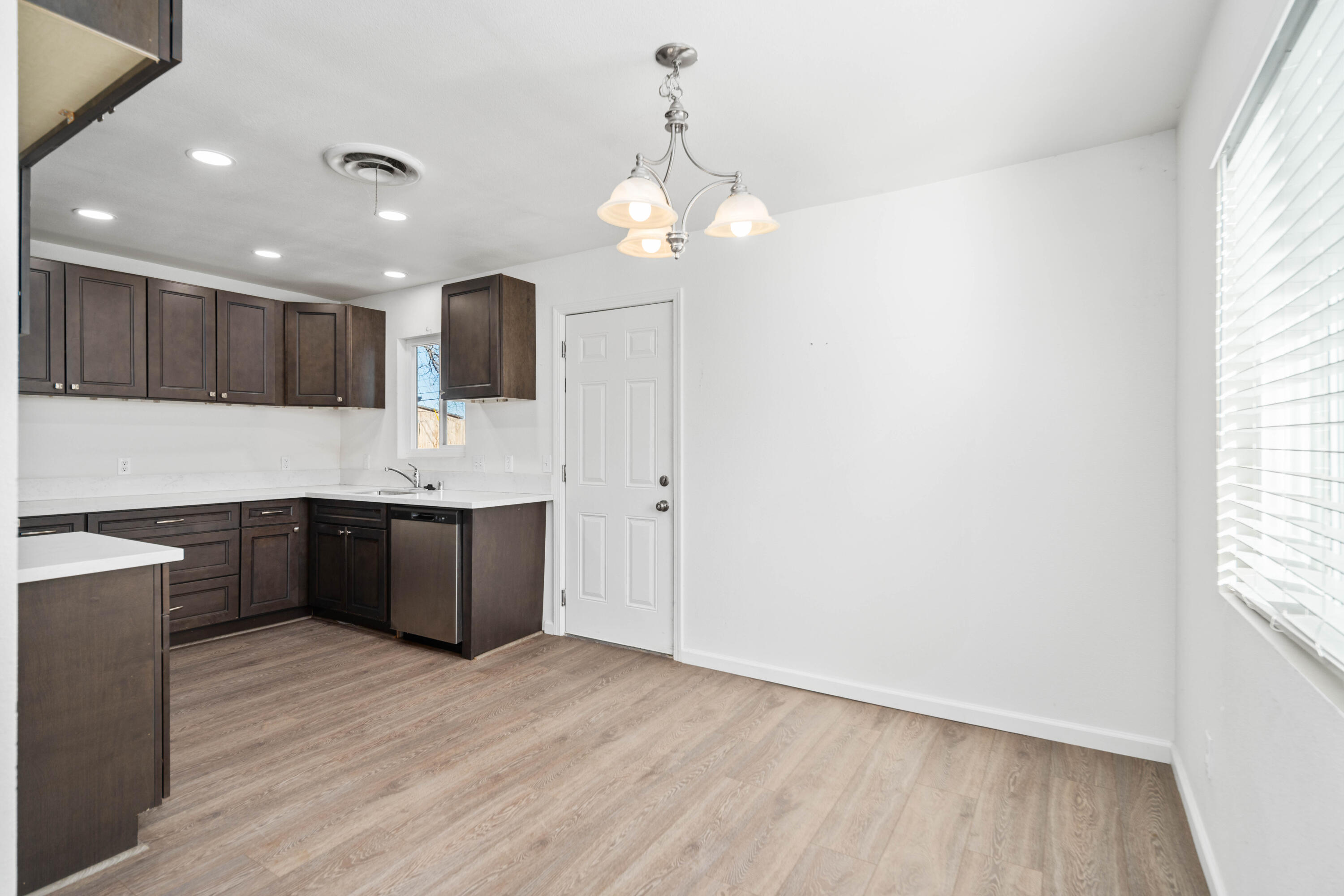 Mojave, California 93501, United States, 3 Bedrooms Bedrooms, ,1 BathroomBathrooms,Residential,Pending,20489