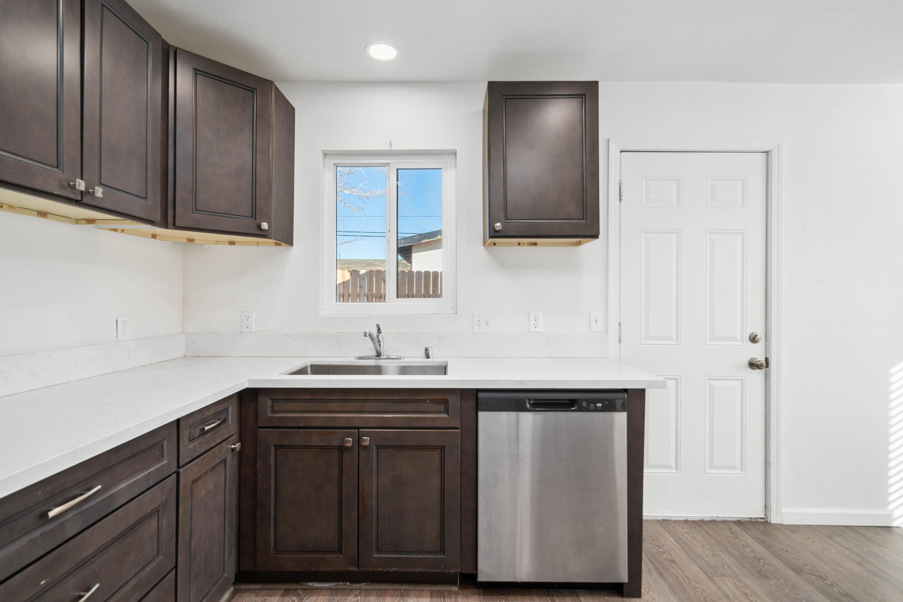 Mojave, California 93501, United States, 3 Bedrooms Bedrooms, ,1 BathroomBathrooms,Residential,Pending,20489