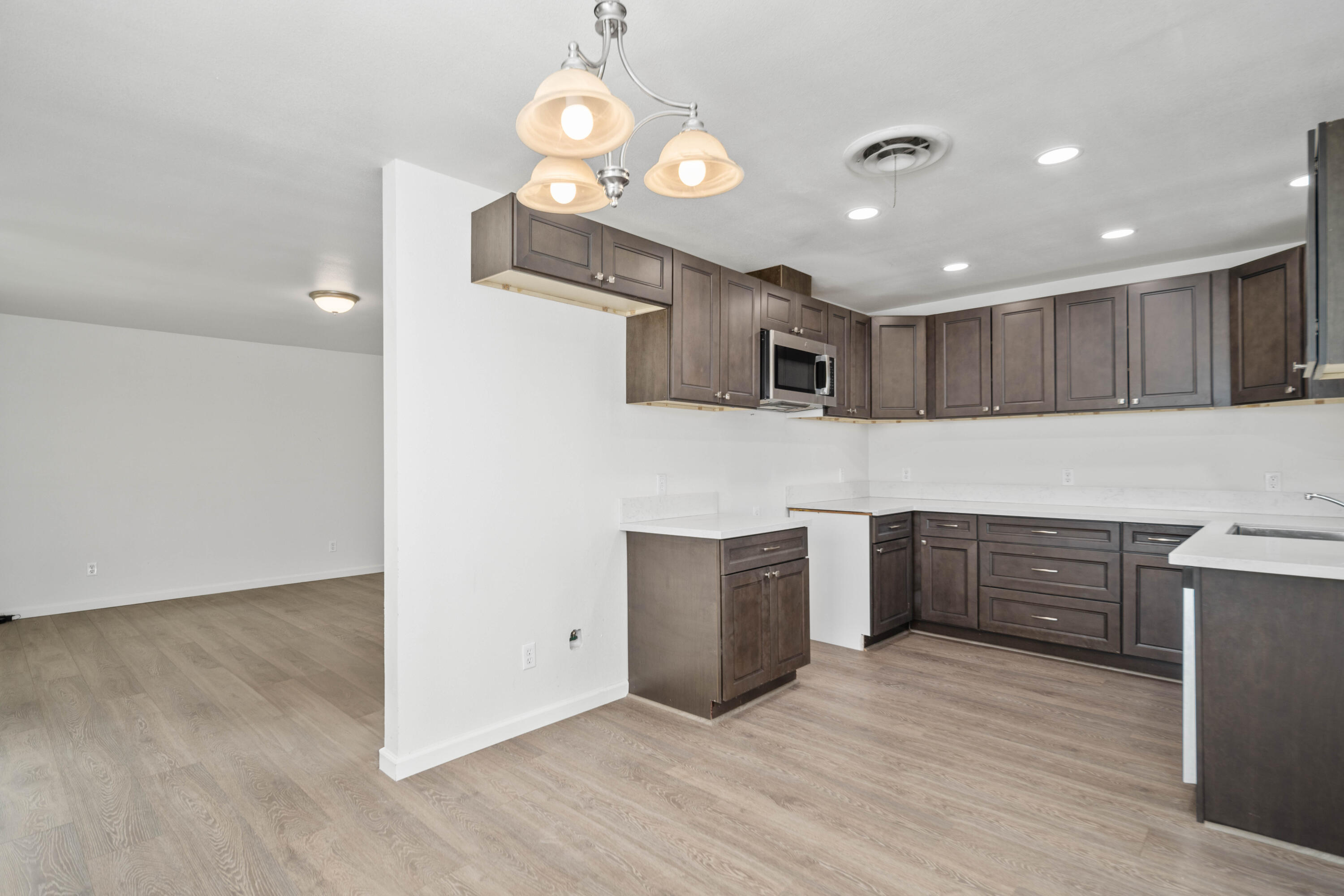 Mojave, California 93501, United States, 3 Bedrooms Bedrooms, ,1 BathroomBathrooms,Residential,Pending,20489