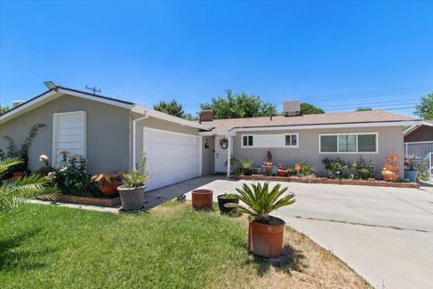 Single Family Residence in Lancaster CA 44721 2nd Street.jpg