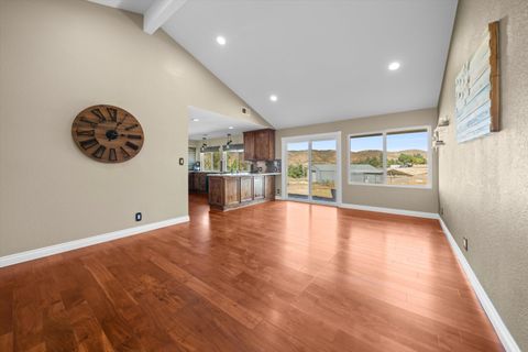 A home in Leona Valley