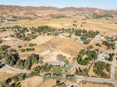 A home in Leona Valley