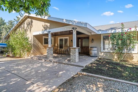 A home in Leona Valley