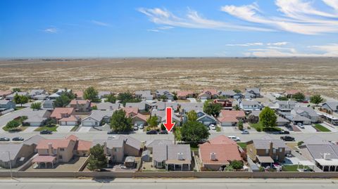 Single Family Residence in Rosamond CA 2701 Cold Creek Avenue 24.jpg