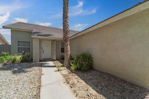 Single Family Residence in Rosamond CA 2701 Cold Creek Avenue 4.jpg