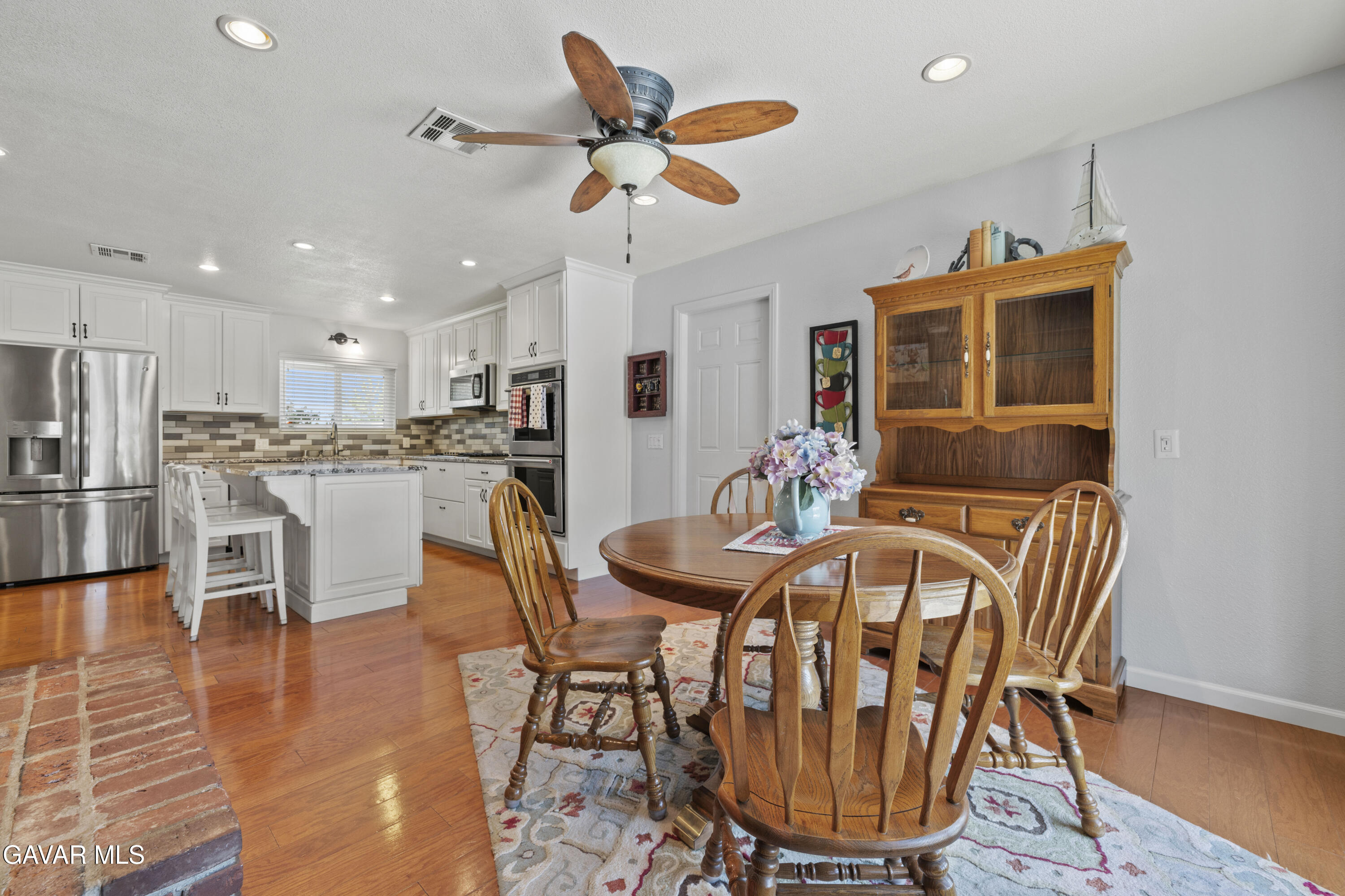 Lancaster, California 93536, United States, 4 Bedrooms Bedrooms, ,3 BathroomsBathrooms,Residential,Pending,160126