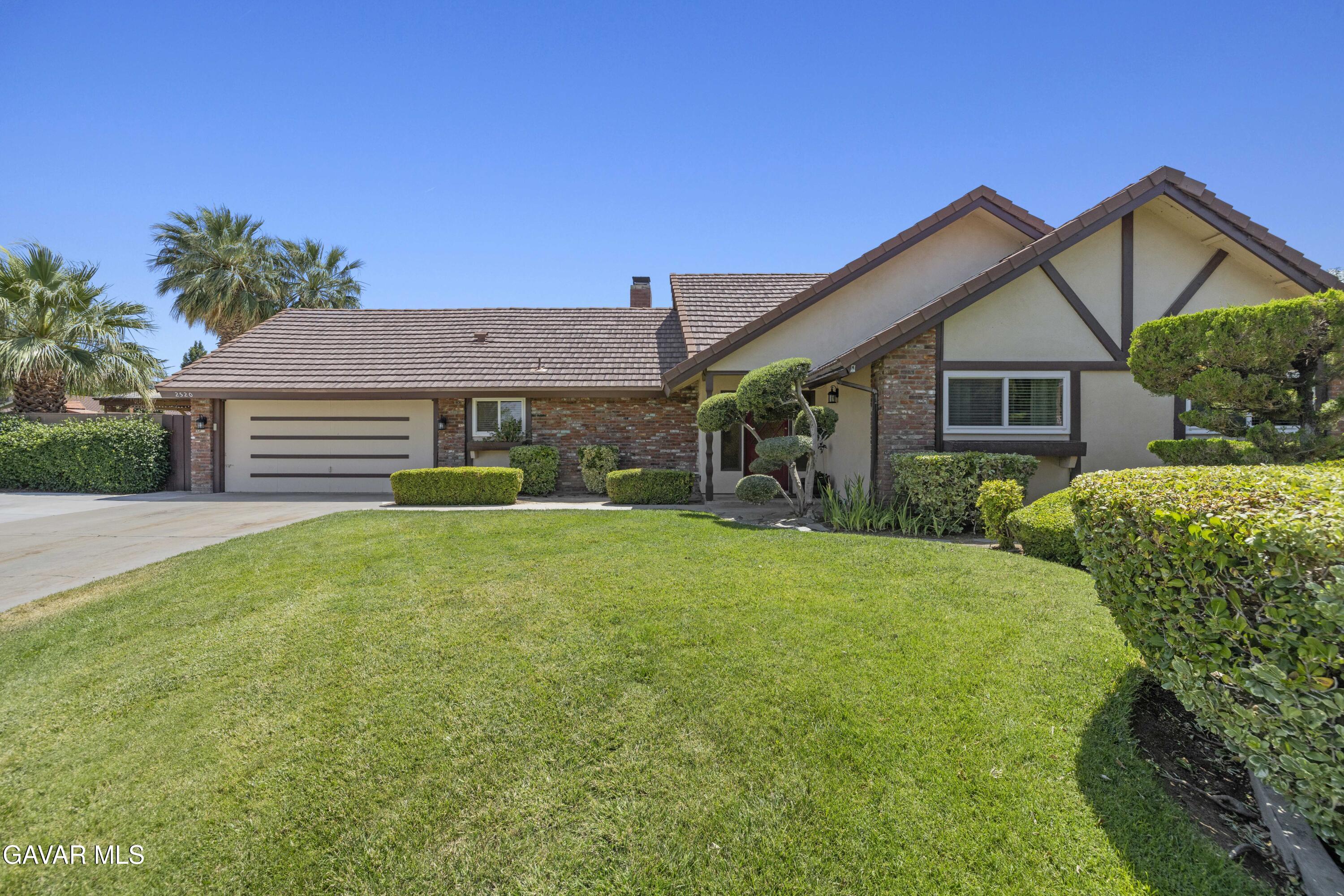 Lancaster, California 93536, United States, 4 Bedrooms Bedrooms, ,3 BathroomsBathrooms,Residential,Pending,160126