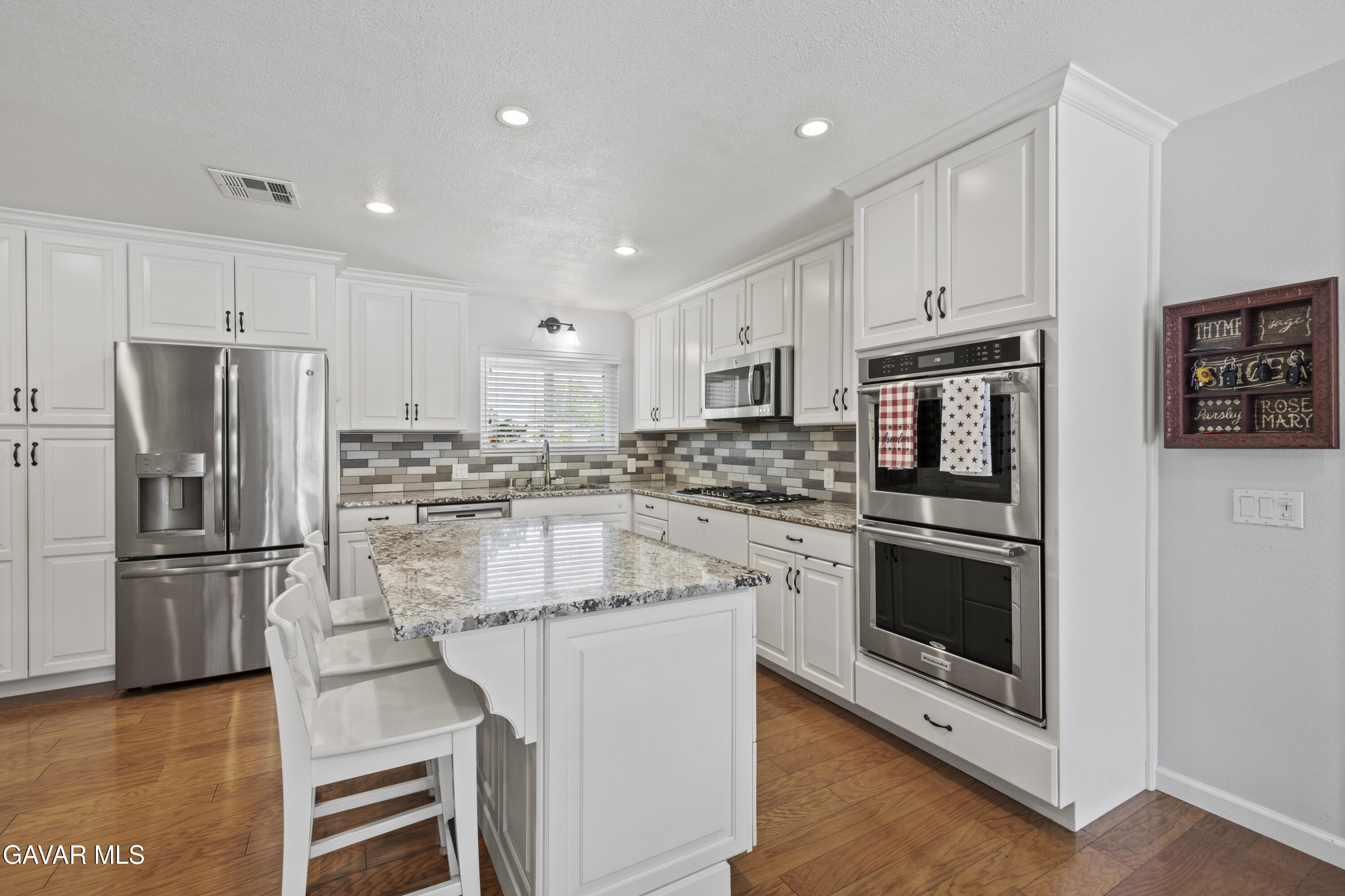 Lancaster, California 93536, United States, 4 Bedrooms Bedrooms, ,3 BathroomsBathrooms,Residential,Pending,160126