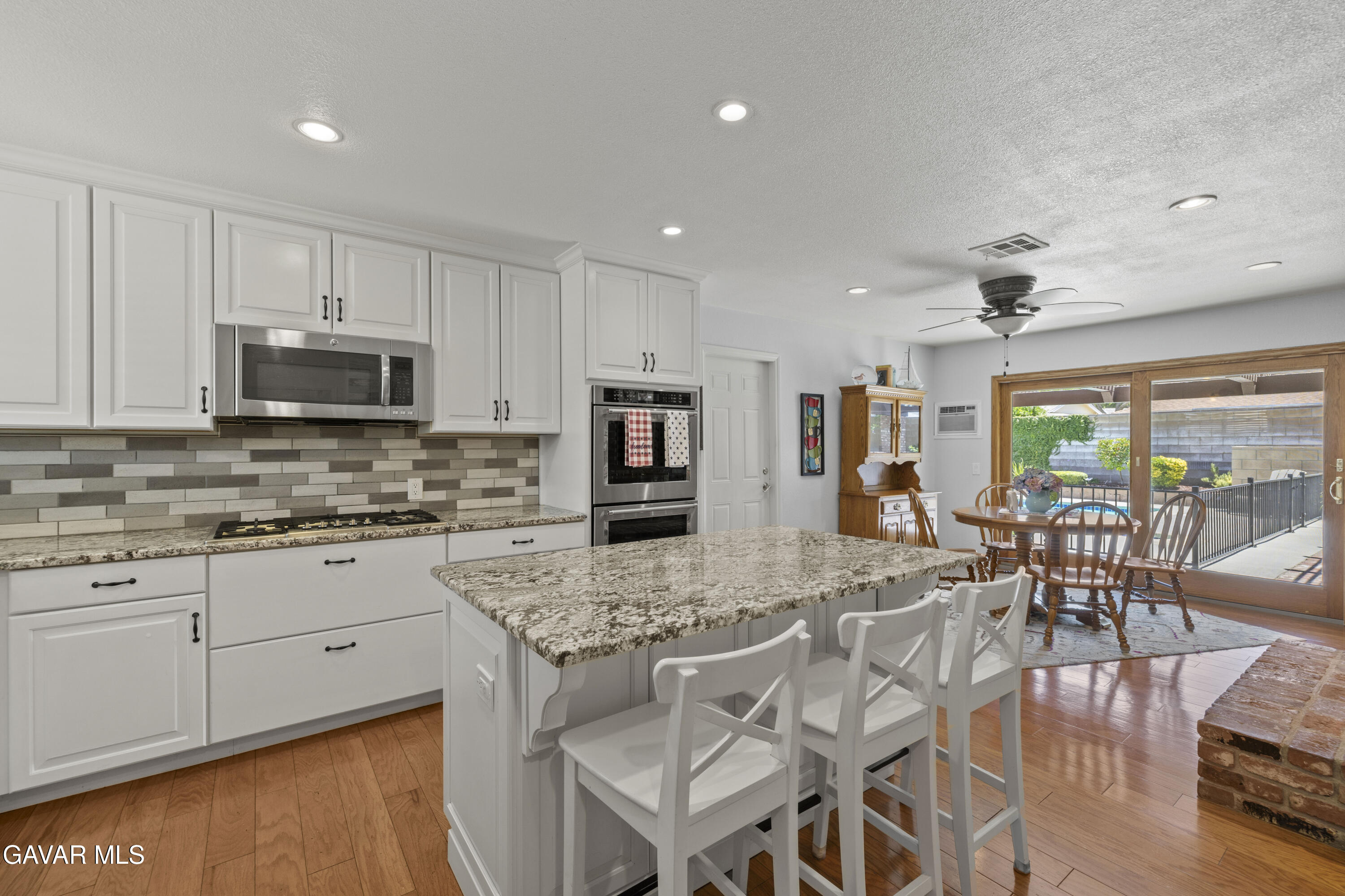 Lancaster, California 93536, United States, 4 Bedrooms Bedrooms, ,3 BathroomsBathrooms,Residential,Pending,160126