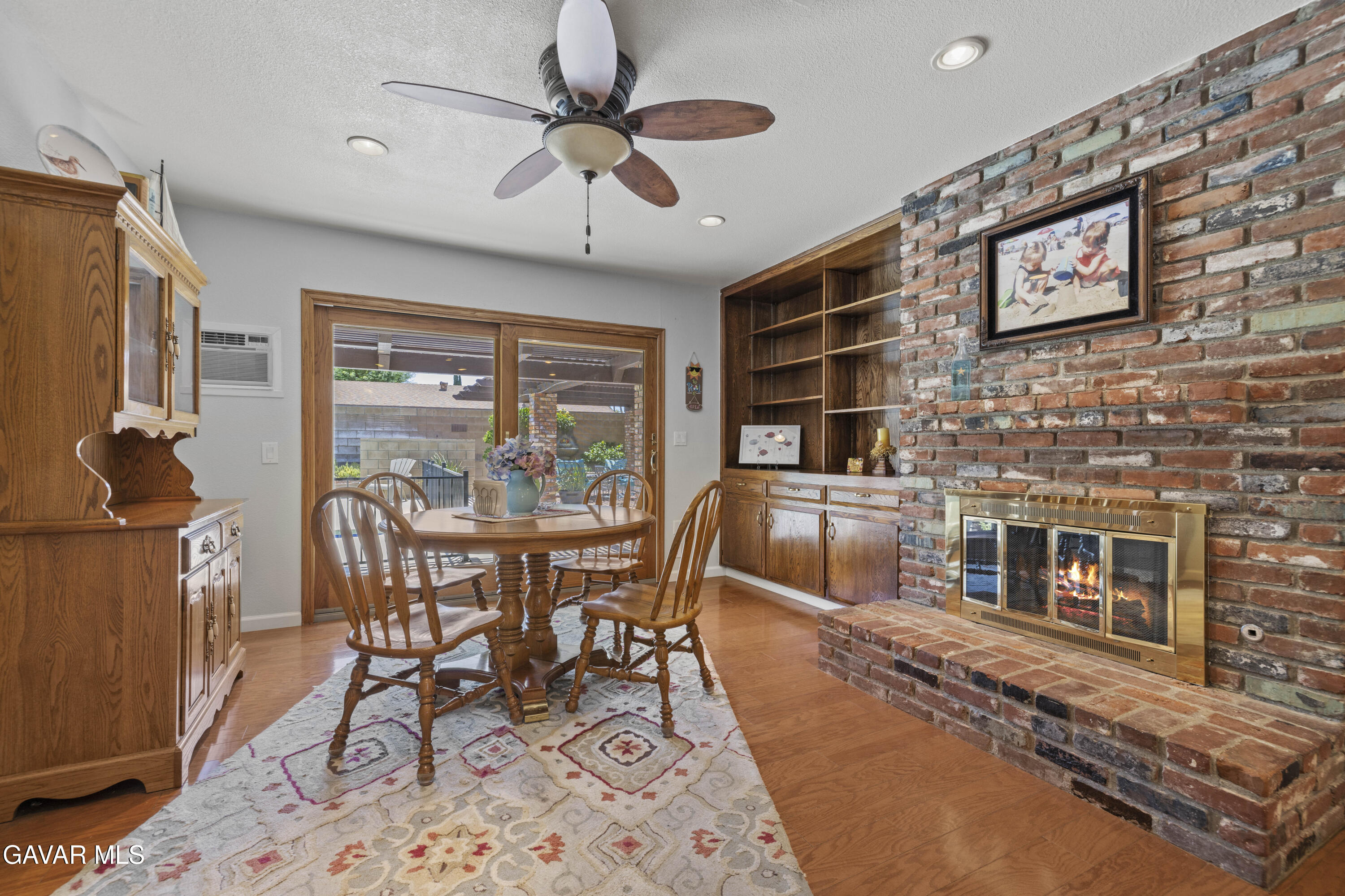 Lancaster, California 93536, United States, 4 Bedrooms Bedrooms, ,3 BathroomsBathrooms,Residential,Pending,160126