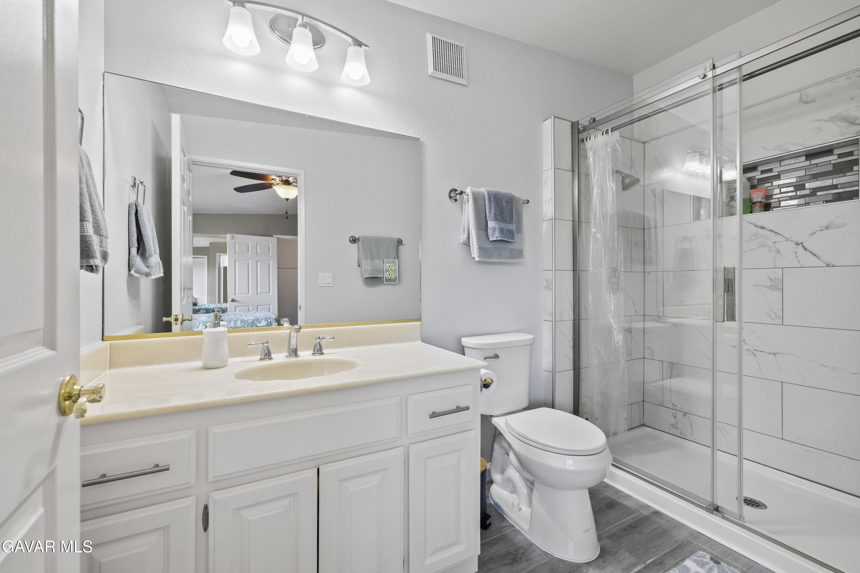 Lancaster, California 93536, United States, 4 Bedrooms Bedrooms, ,3 BathroomsBathrooms,Residential,Pending,160126