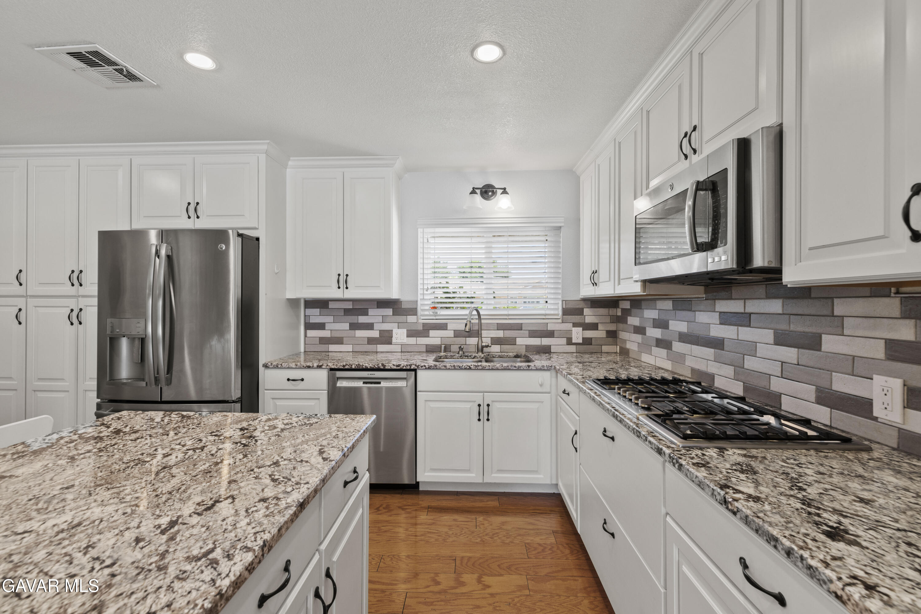 Lancaster, California 93536, United States, 4 Bedrooms Bedrooms, ,3 BathroomsBathrooms,Residential,Pending,160126