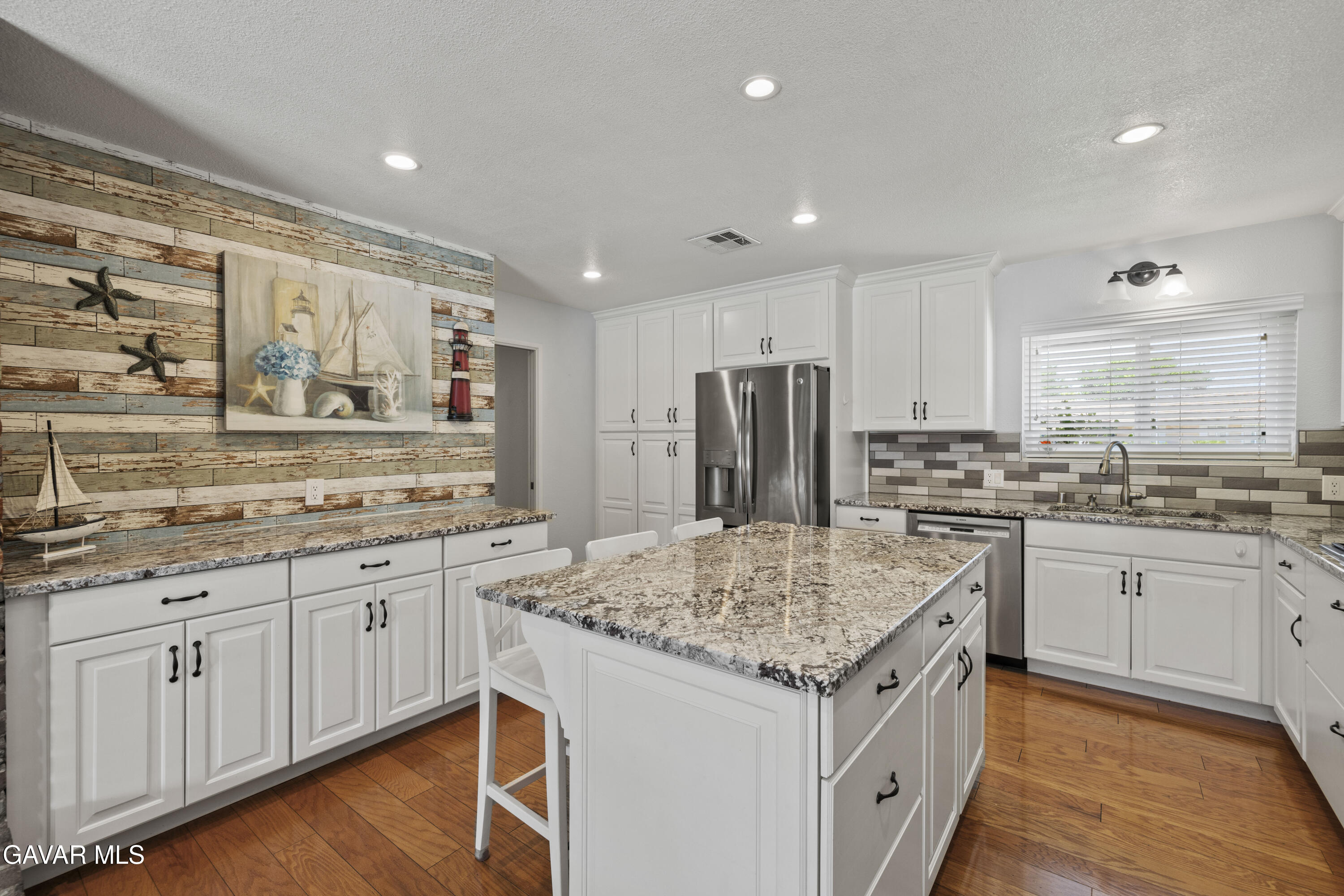 Lancaster, California 93536, United States, 4 Bedrooms Bedrooms, ,3 BathroomsBathrooms,Residential,Pending,160126