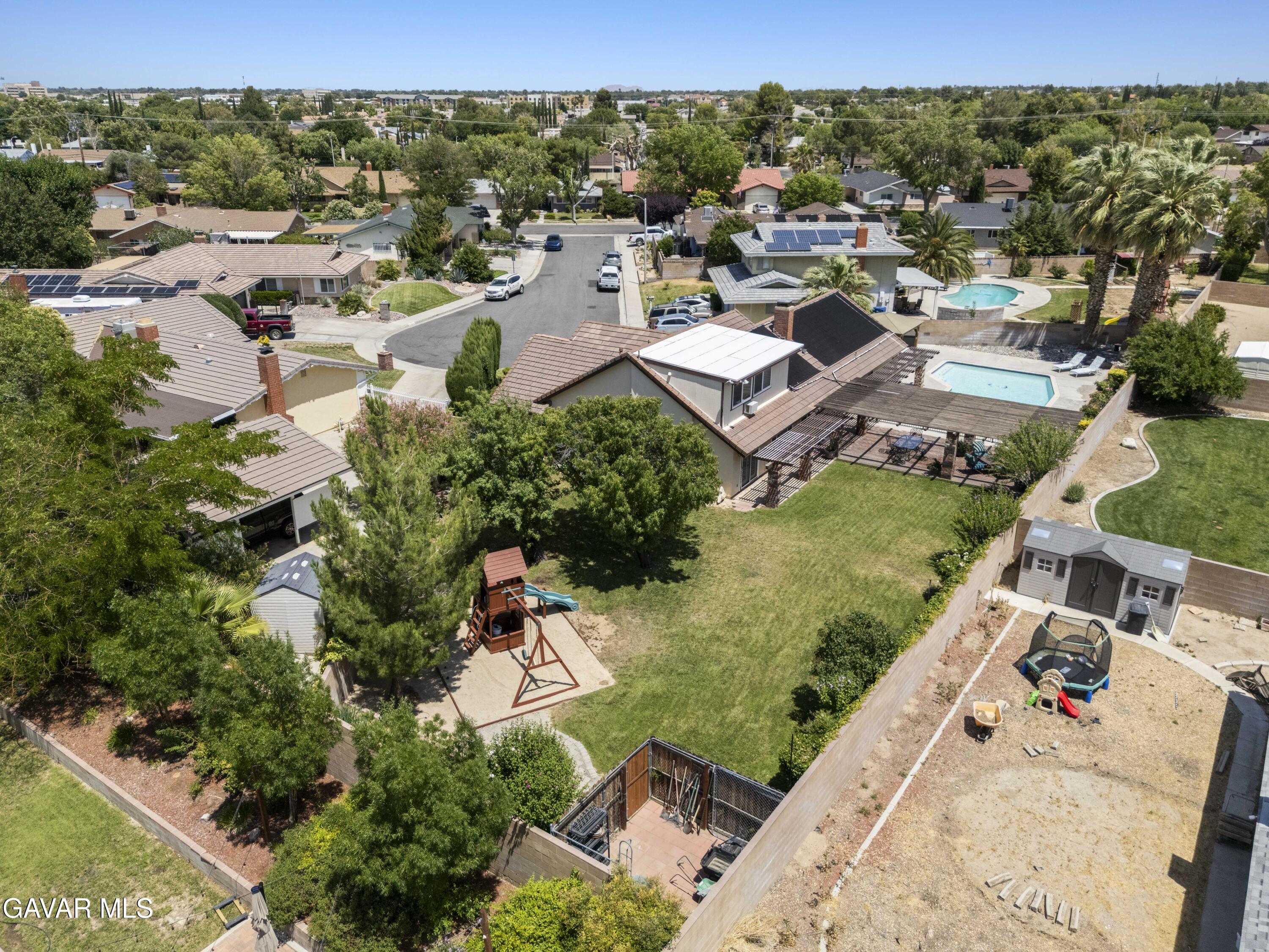 Lancaster, California 93536, United States, 4 Bedrooms Bedrooms, ,3 BathroomsBathrooms,Residential,Pending,160126