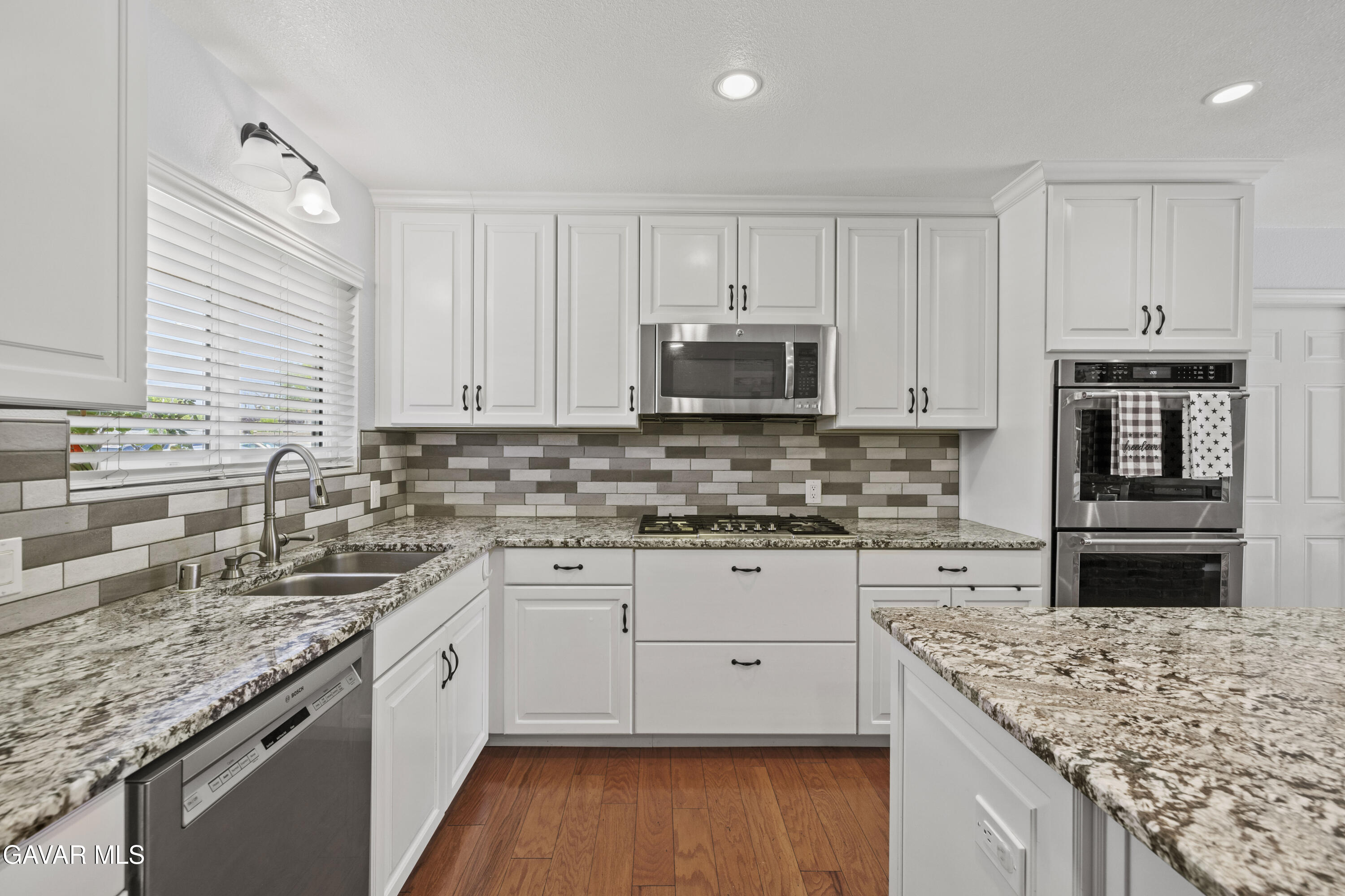 Lancaster, California 93536, United States, 4 Bedrooms Bedrooms, ,3 BathroomsBathrooms,Residential,Pending,160126