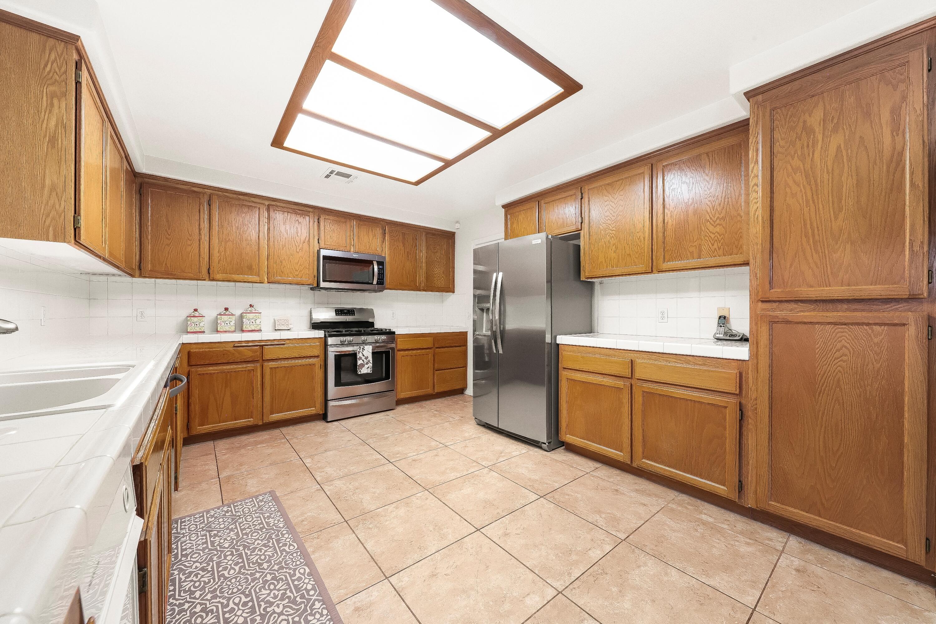 Lancaster, California 93536, United States, 5 Bedrooms Bedrooms, ,3 BathroomsBathrooms,Residential,Pending,111818