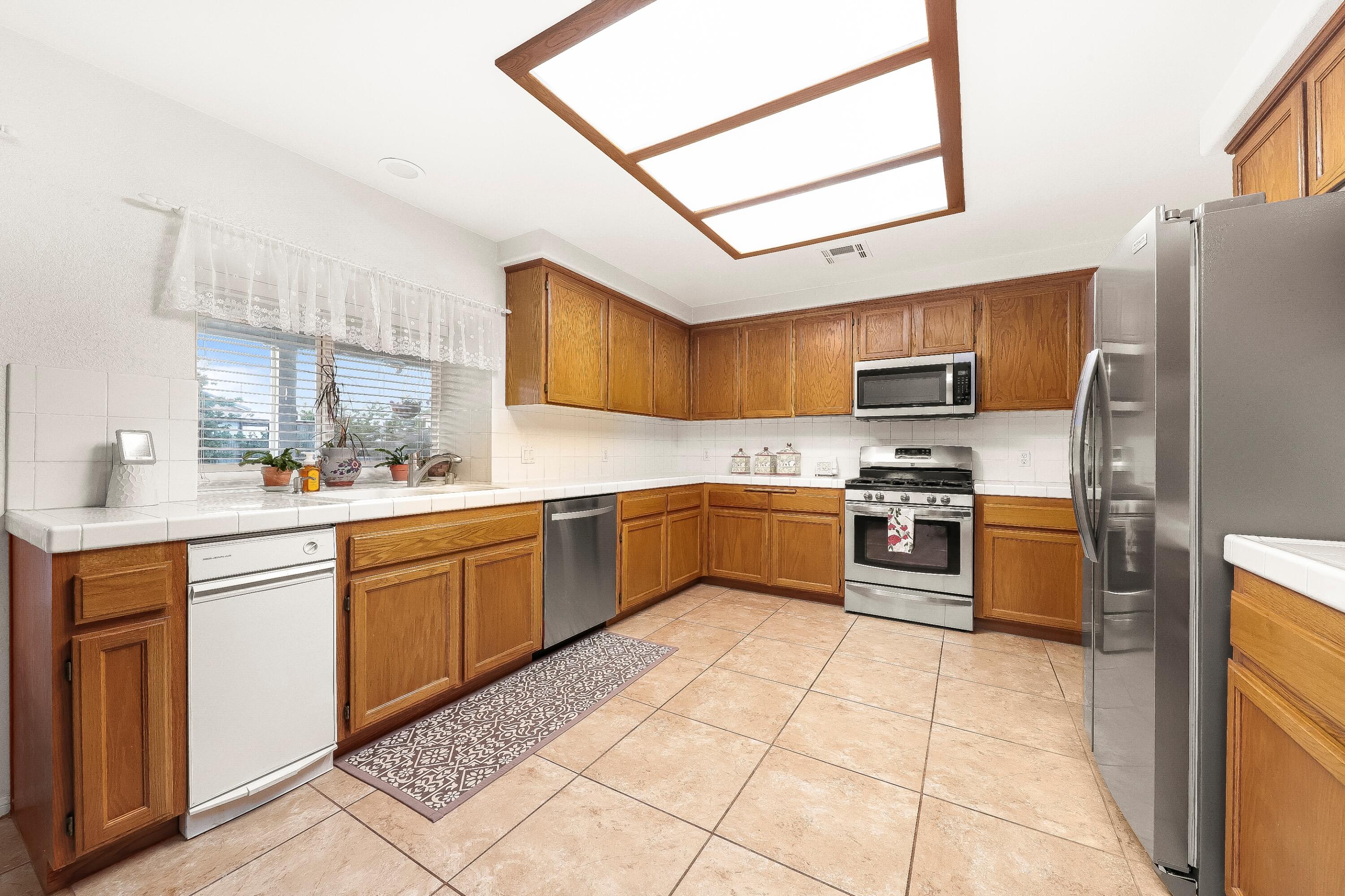 Lancaster, California 93536, United States, 5 Bedrooms Bedrooms, ,3 BathroomsBathrooms,Residential,Pending,111818