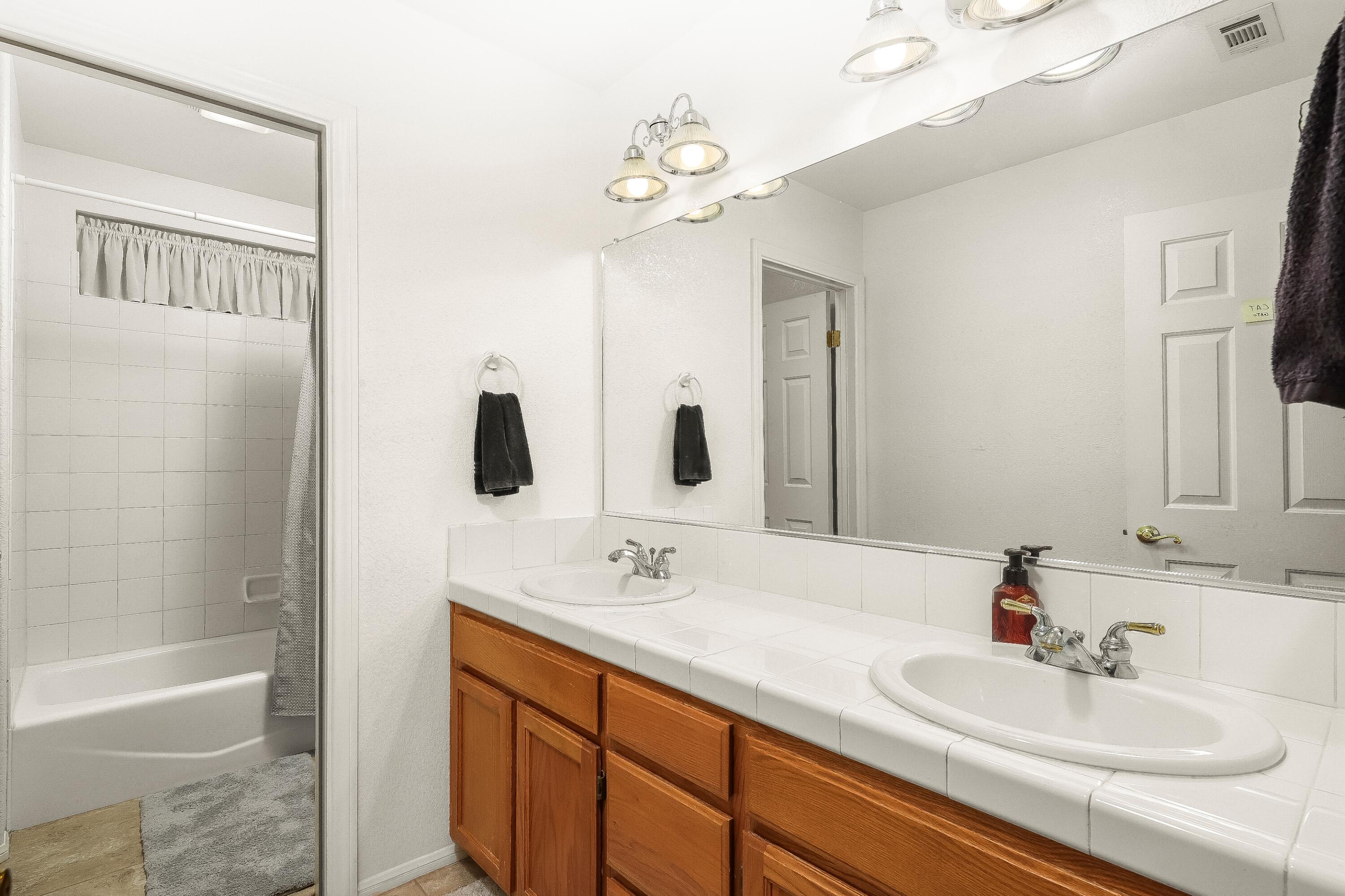 Lancaster, California 93536, United States, 5 Bedrooms Bedrooms, ,3 BathroomsBathrooms,Residential,Pending,111818