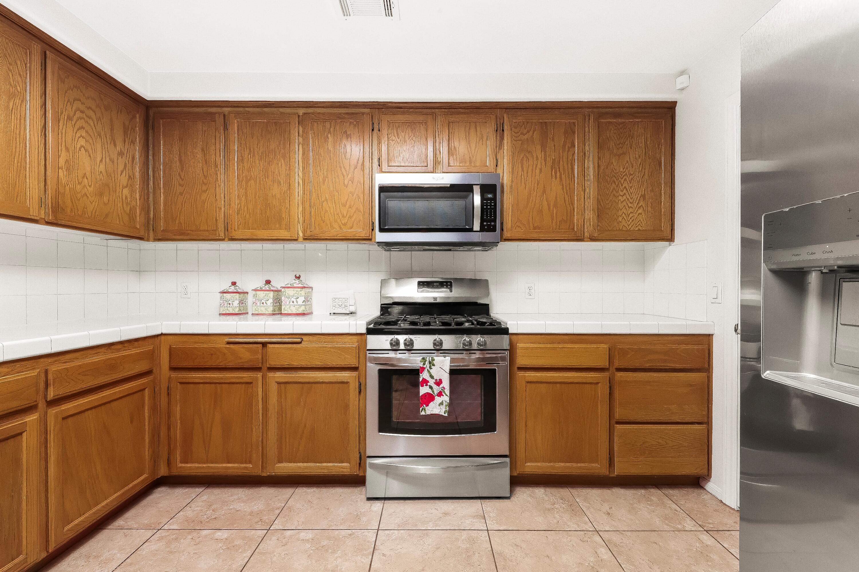 Lancaster, California 93536, United States, 5 Bedrooms Bedrooms, ,3 BathroomsBathrooms,Residential,Pending,111818