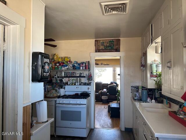 Lancaster, California 93536, United States, 3 Bedrooms Bedrooms, ,2 BathroomsBathrooms,Residential,Active,187102