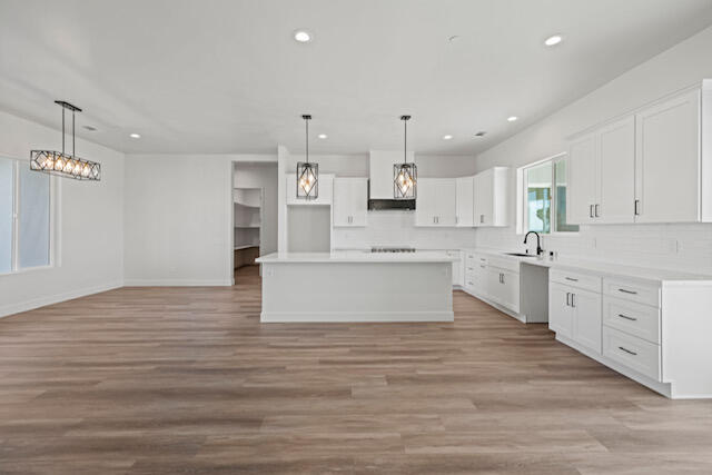 Lancaster, California 93536, United States, 4 Bedrooms Bedrooms, ,3 BathroomsBathrooms,Residential,Active,5639