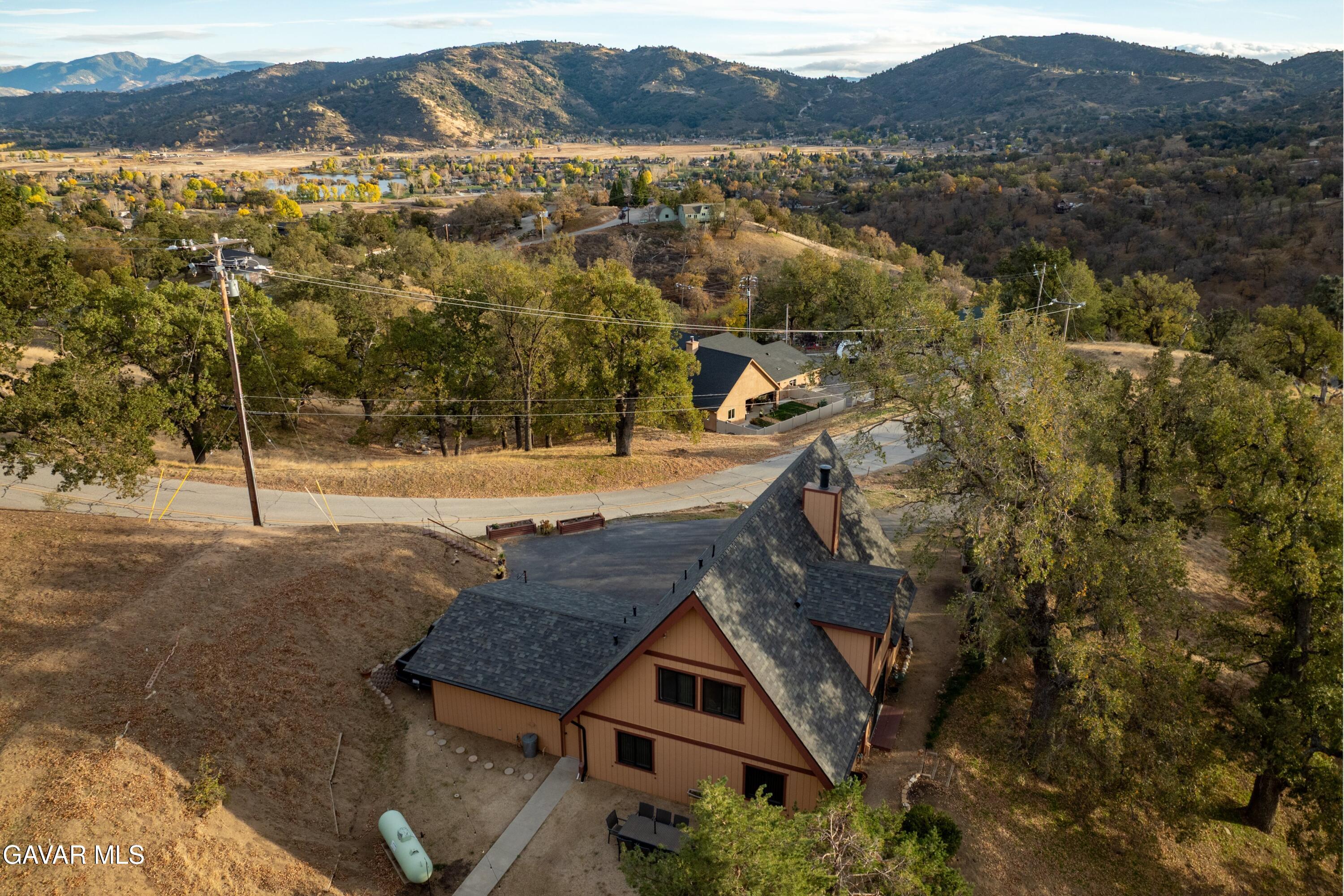 Tehachapi, California 93561, United States, 3 Bedrooms Bedrooms, ,2 BathroomsBathrooms,Residential,Active,242244