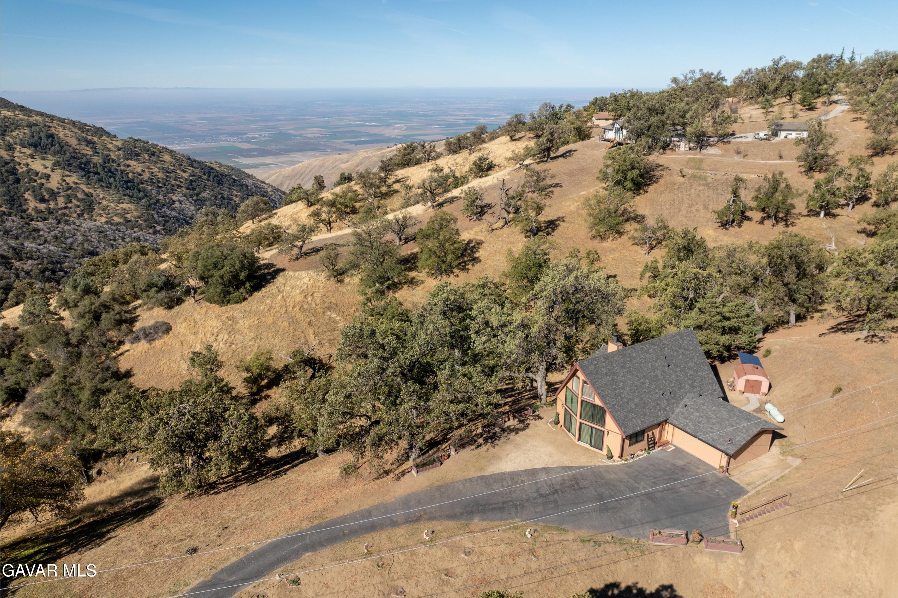 Tehachapi, California 93561, United States, 3 Bedrooms Bedrooms, ,2 BathroomsBathrooms,Residential,Active,242244